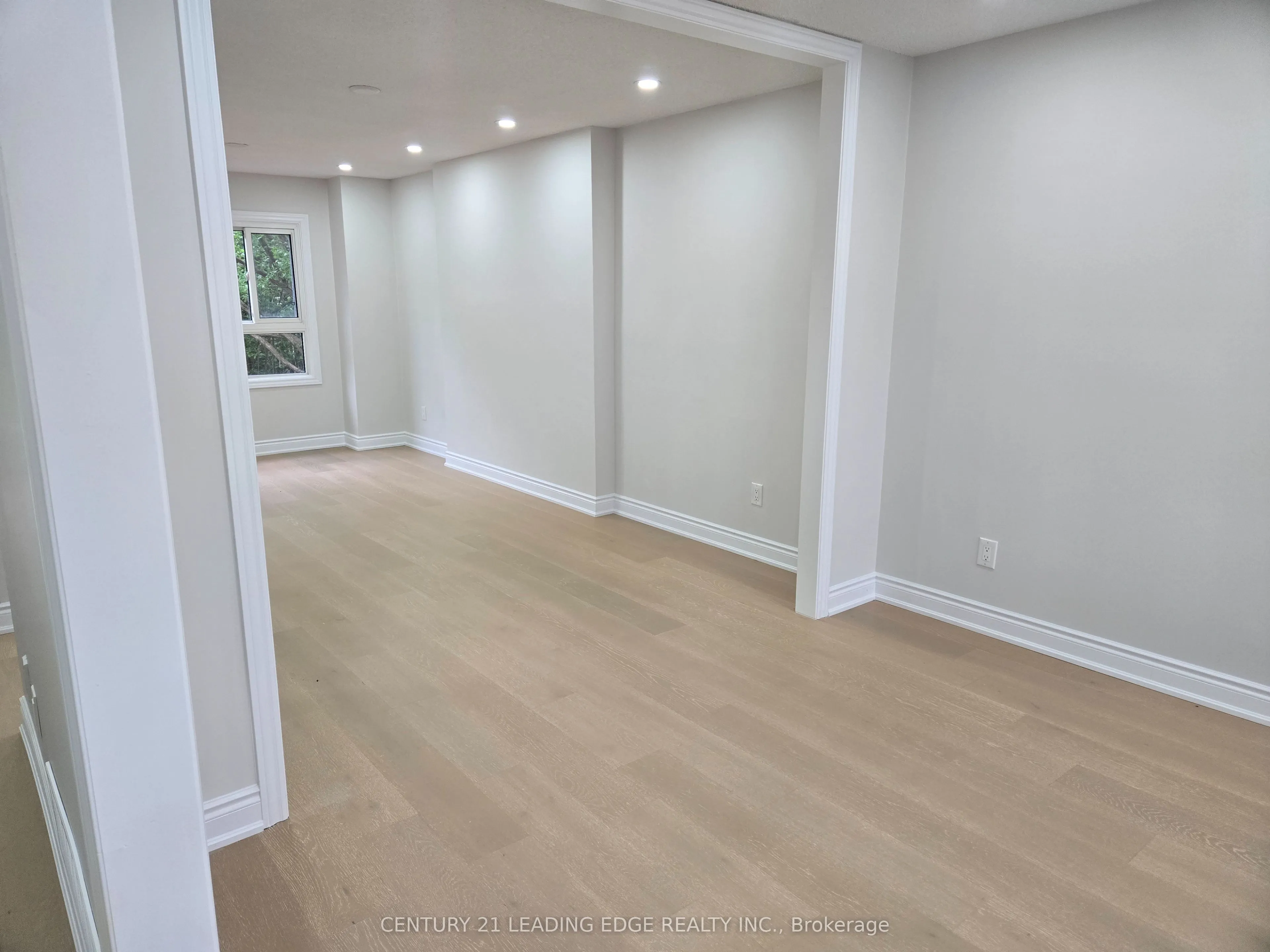 8 BLOOMINGDALE Drive, #MAIN