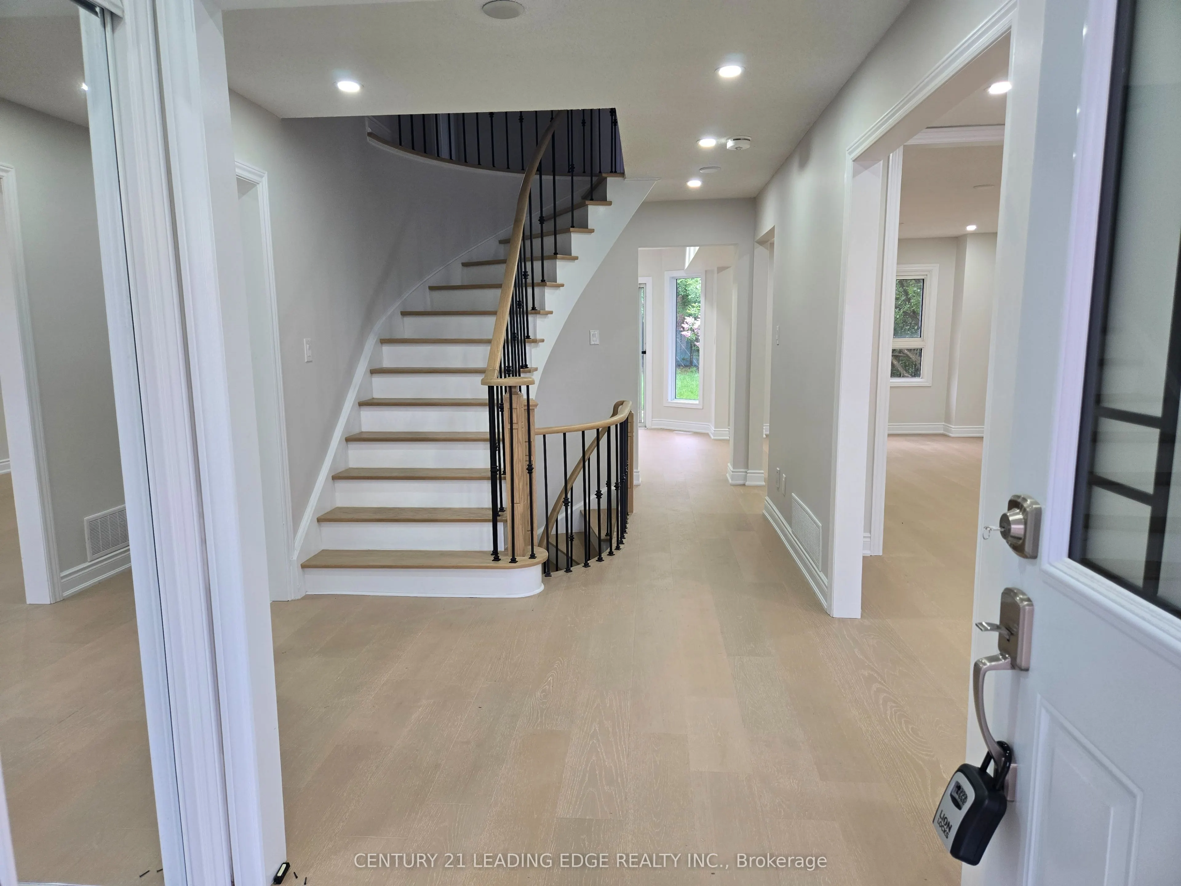 8 BLOOMINGDALE Drive, #MAIN