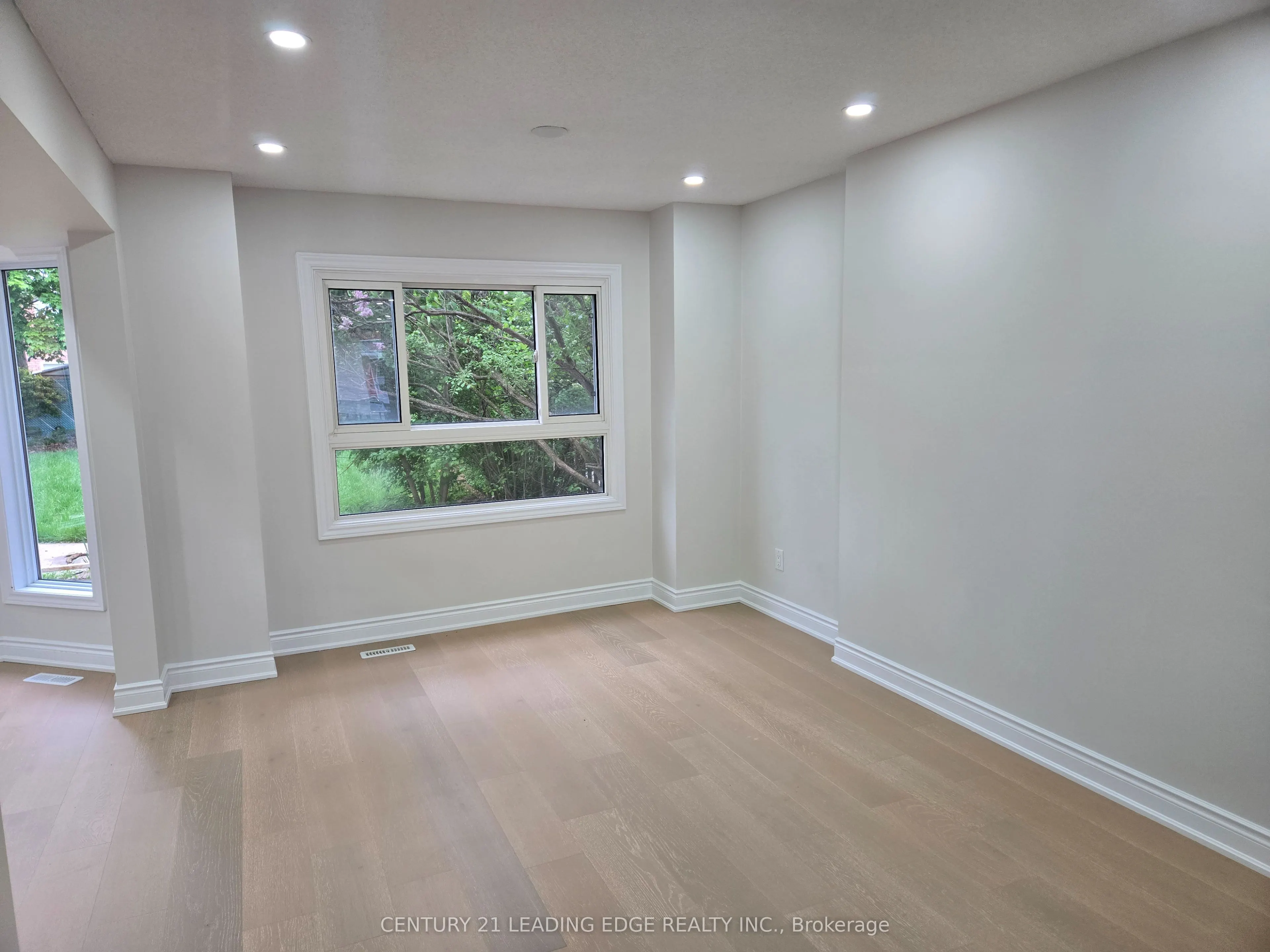 8 BLOOMINGDALE Drive, #MAIN