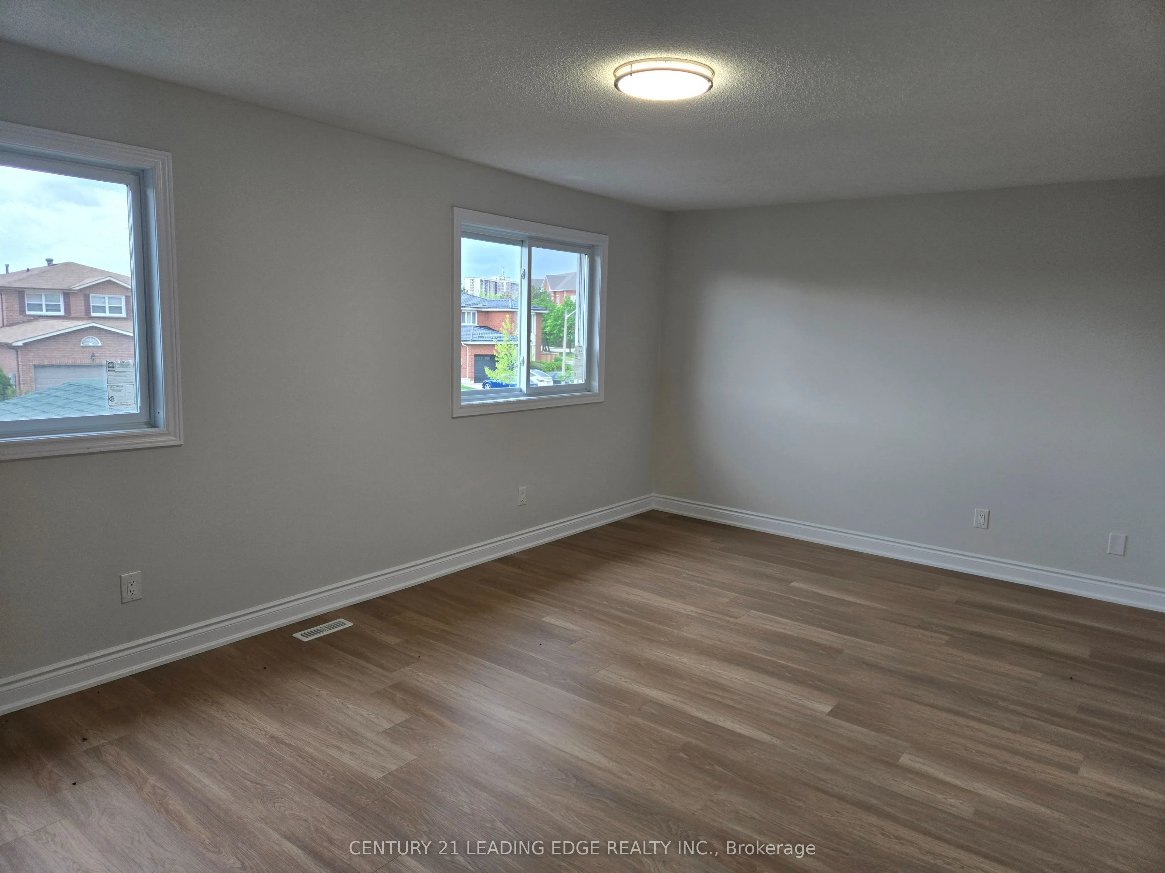 8 BLOOMINGDALE Drive, #MAIN