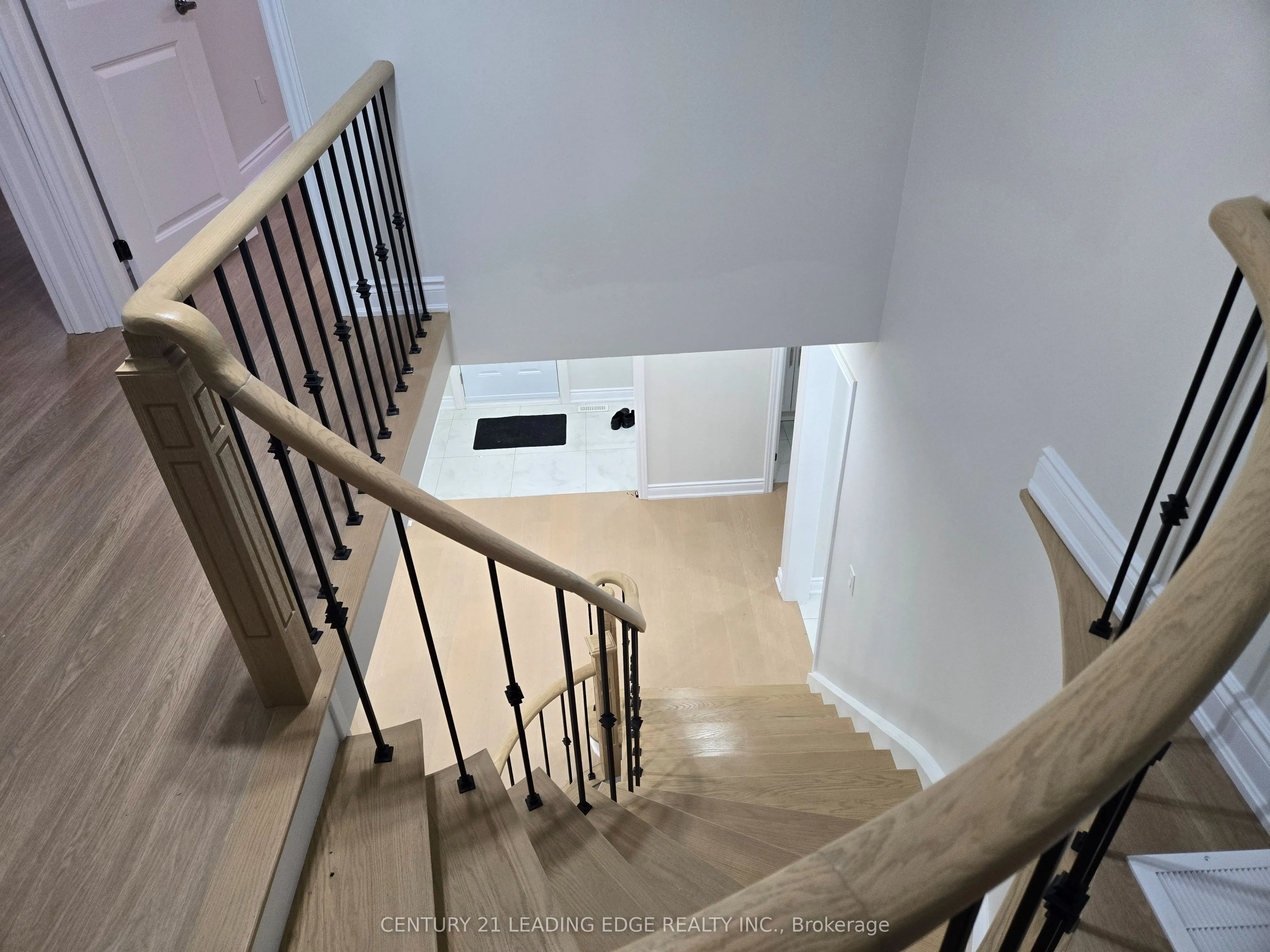 8 BLOOMINGDALE Drive, #MAIN