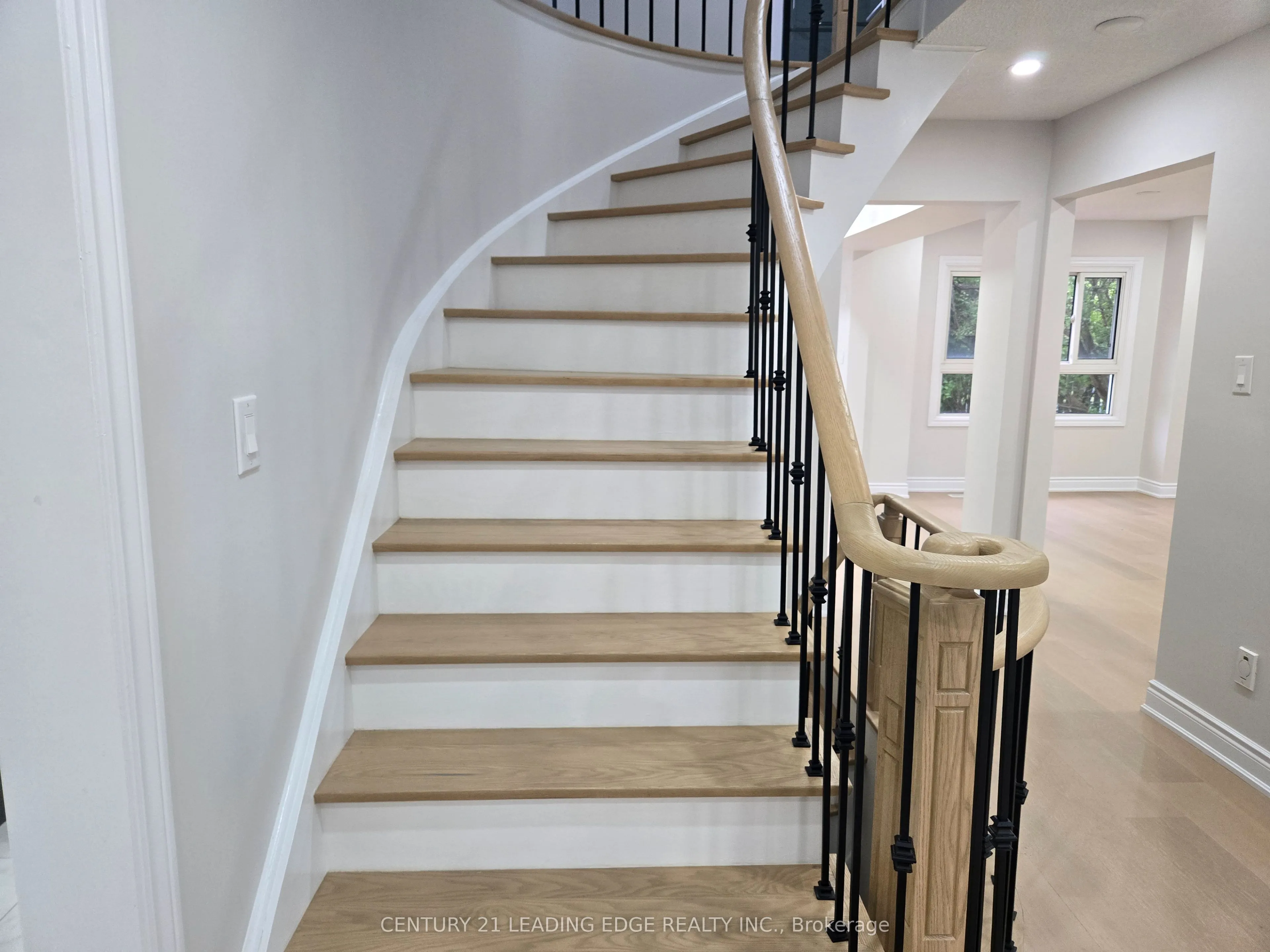 8 BLOOMINGDALE Drive, #MAIN