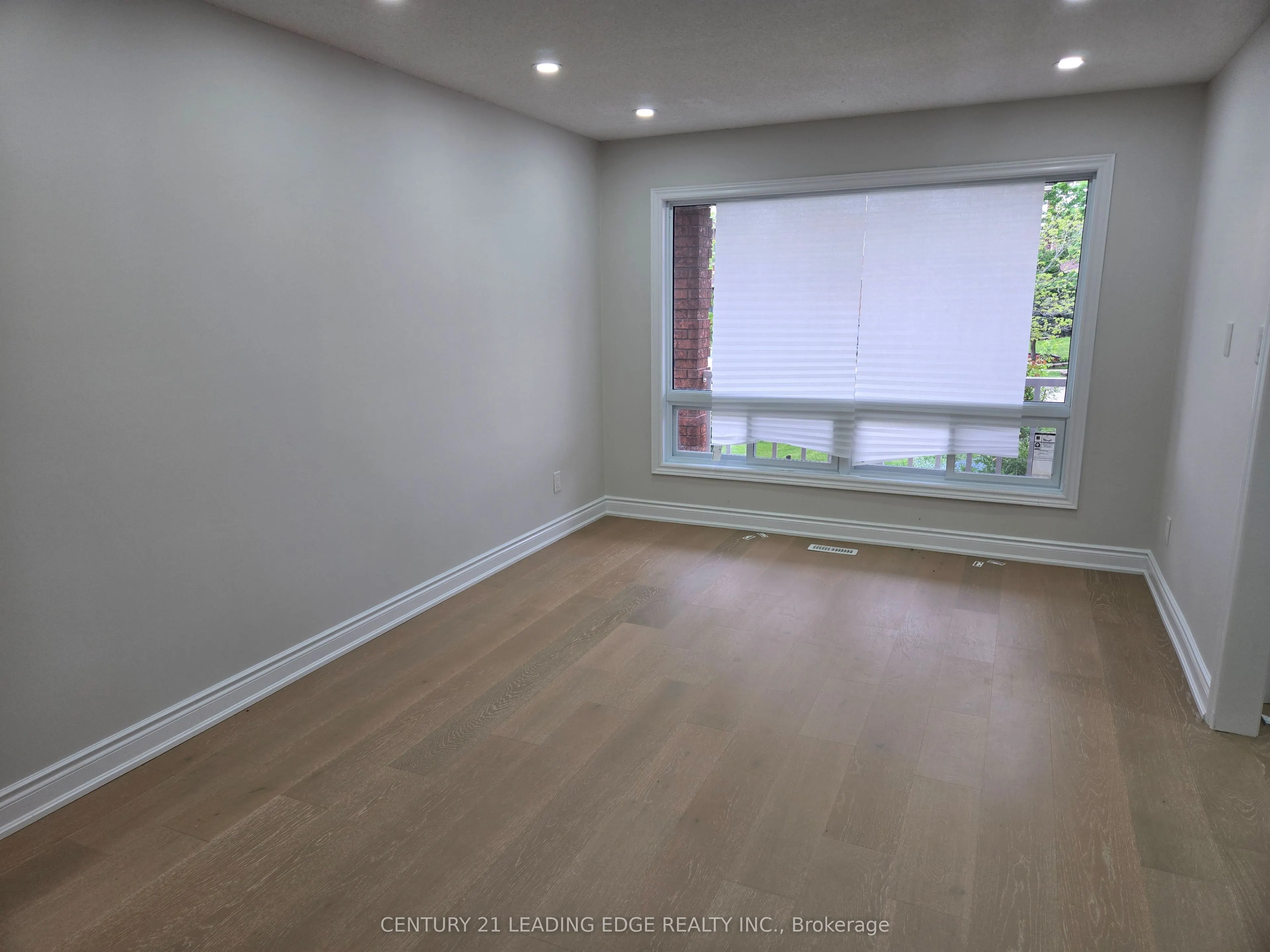 8 BLOOMINGDALE Drive, #MAIN