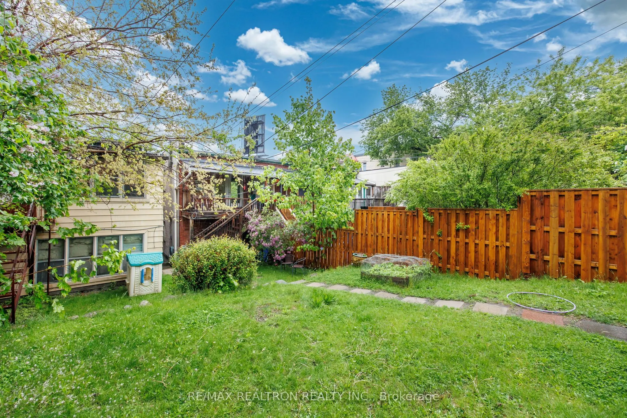 1611 Bloor Street W