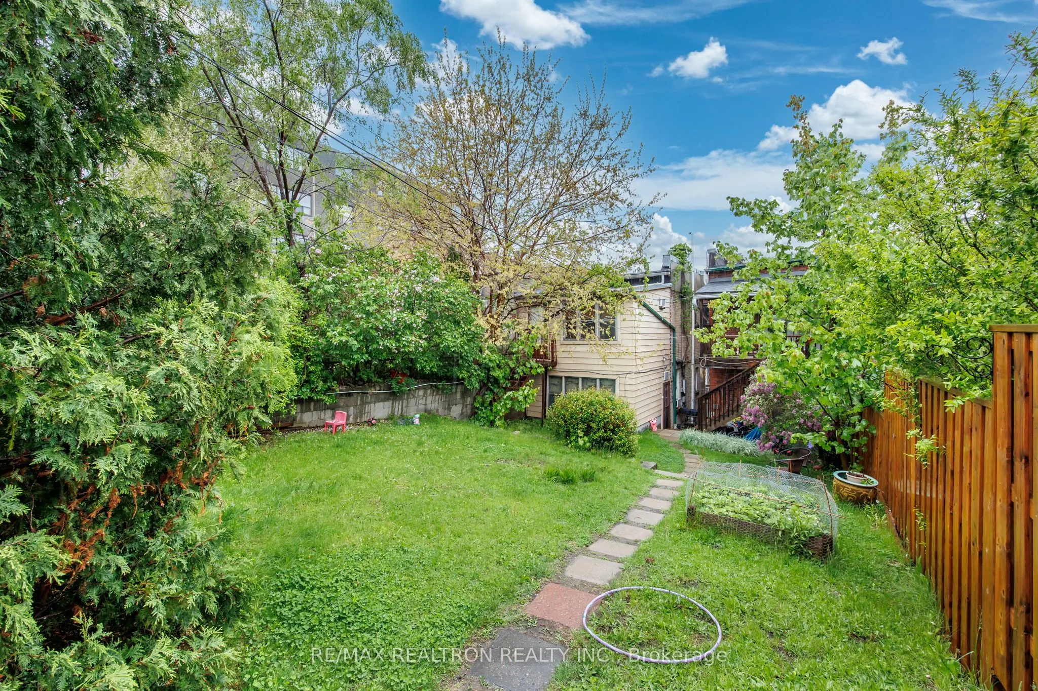 1611 Bloor Street W