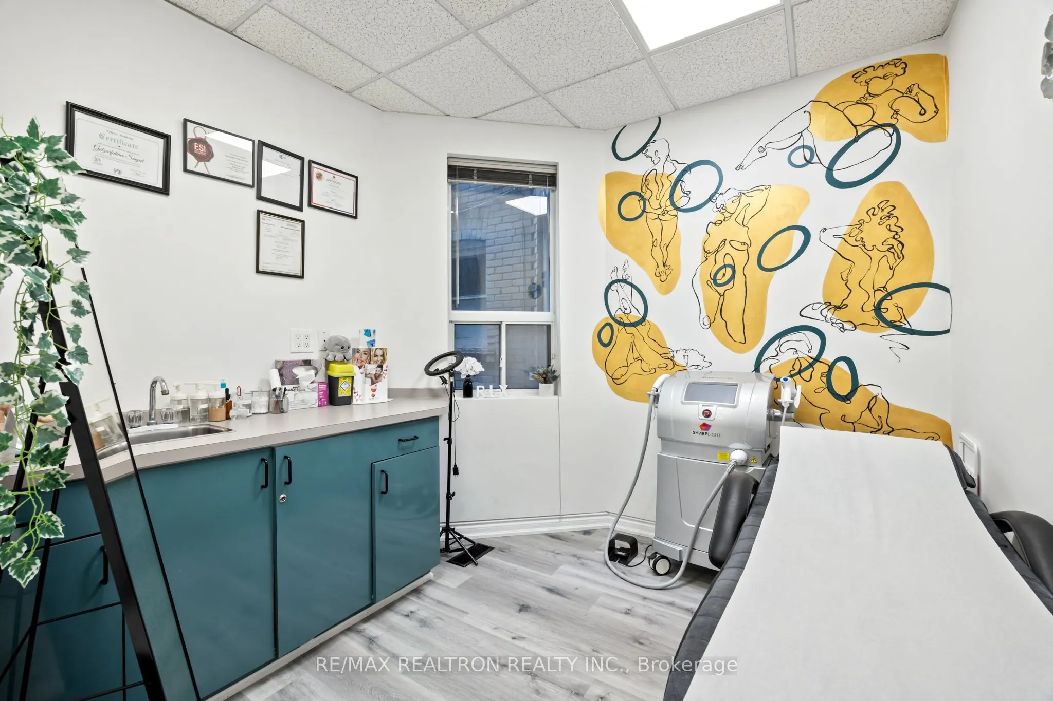 1611 Bloor Street W