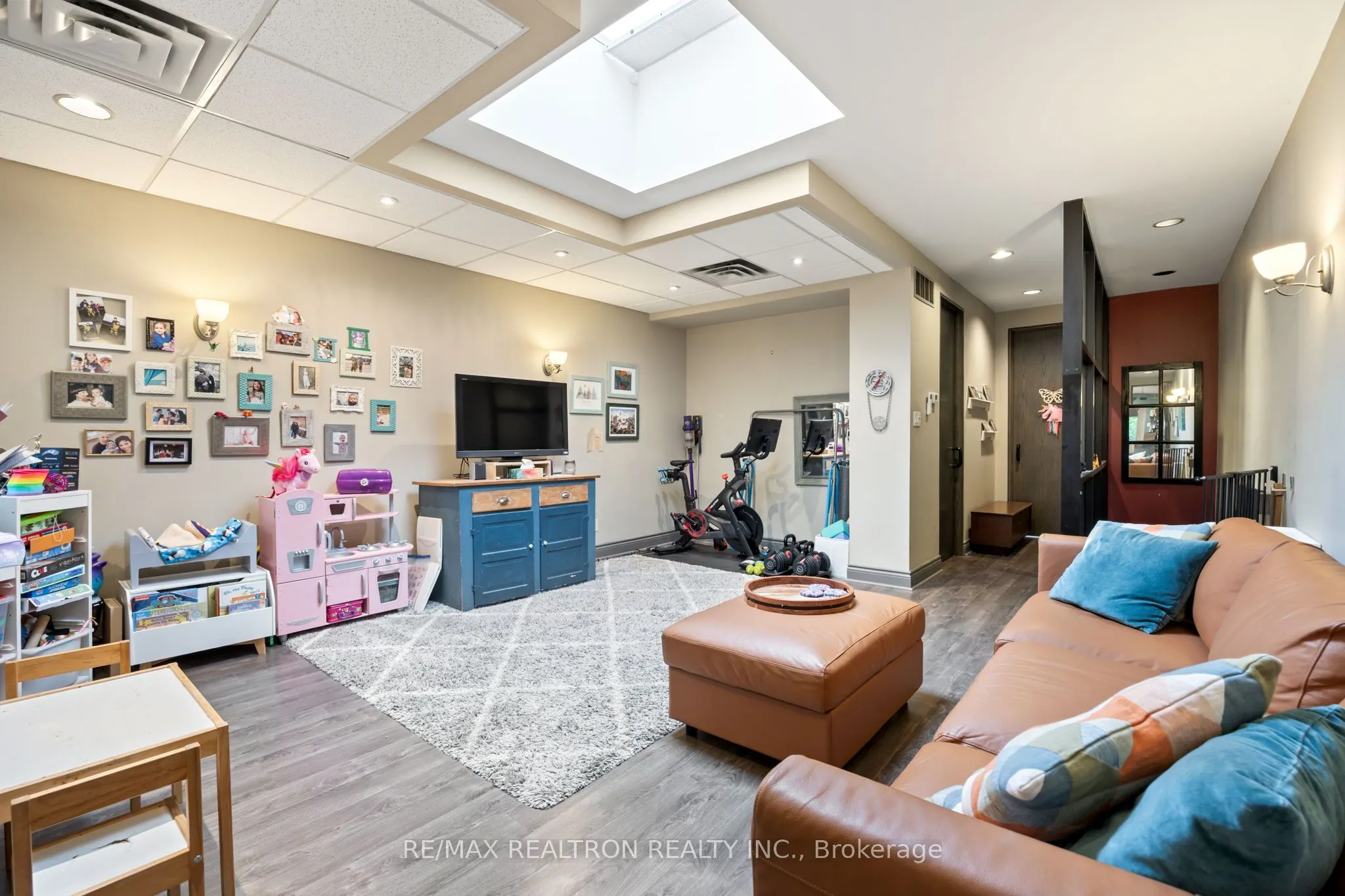 1611 Bloor Street W