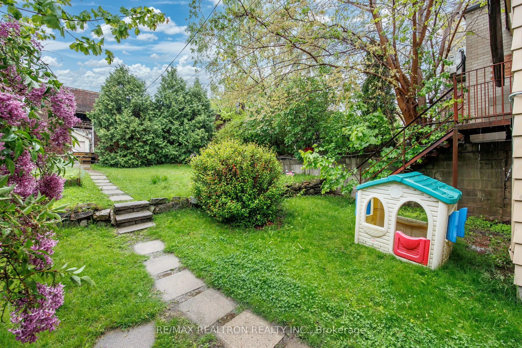 1611 Bloor Street W