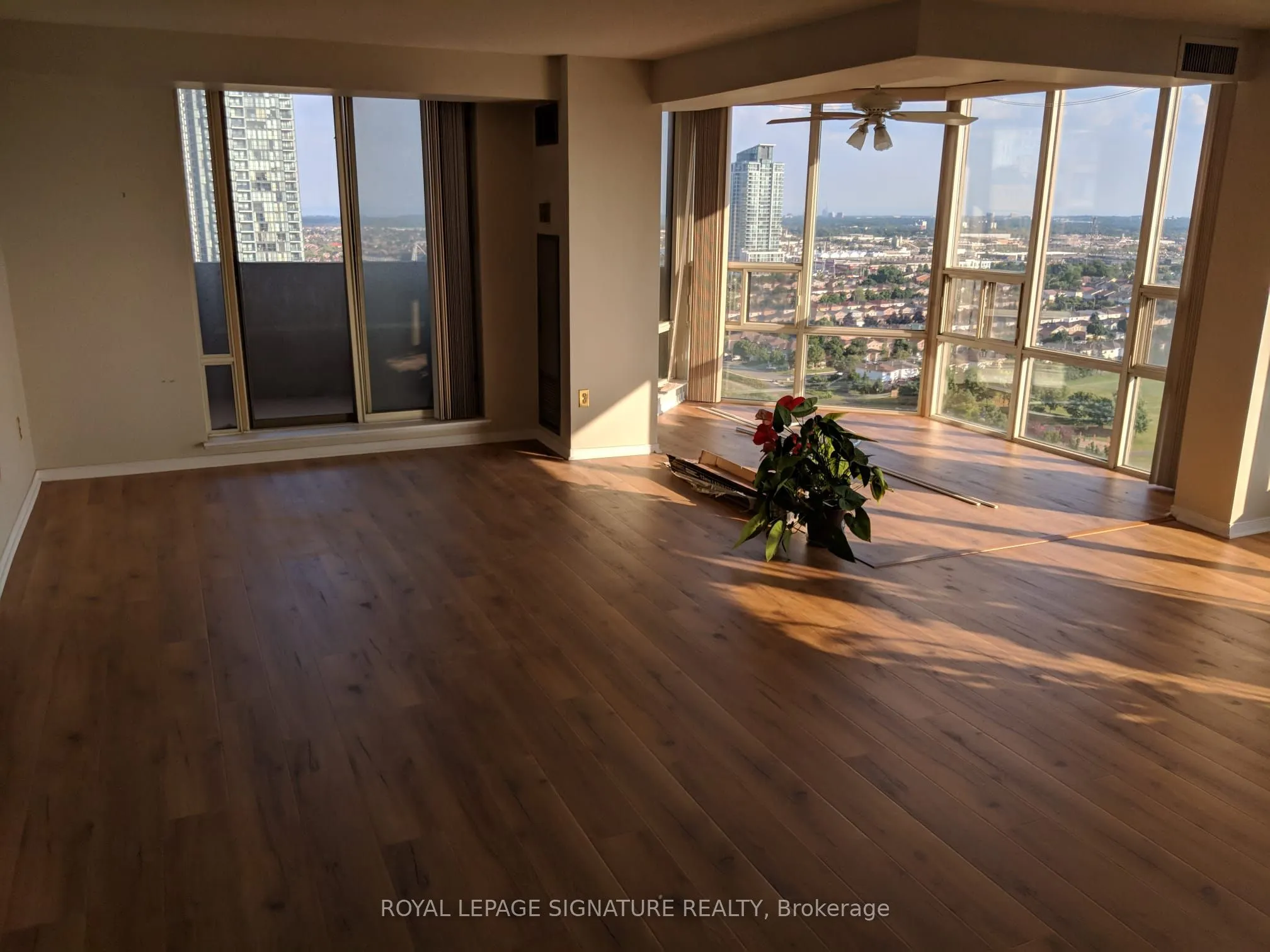 330 Rathburn Road W, #2209