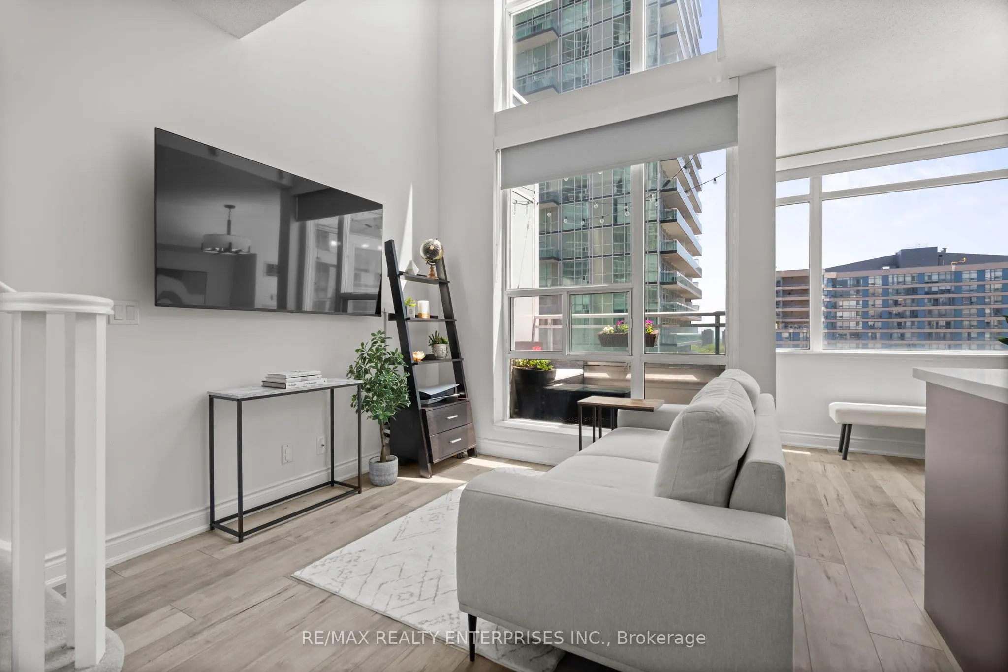 220 Burnhamthorpe Road W, #916