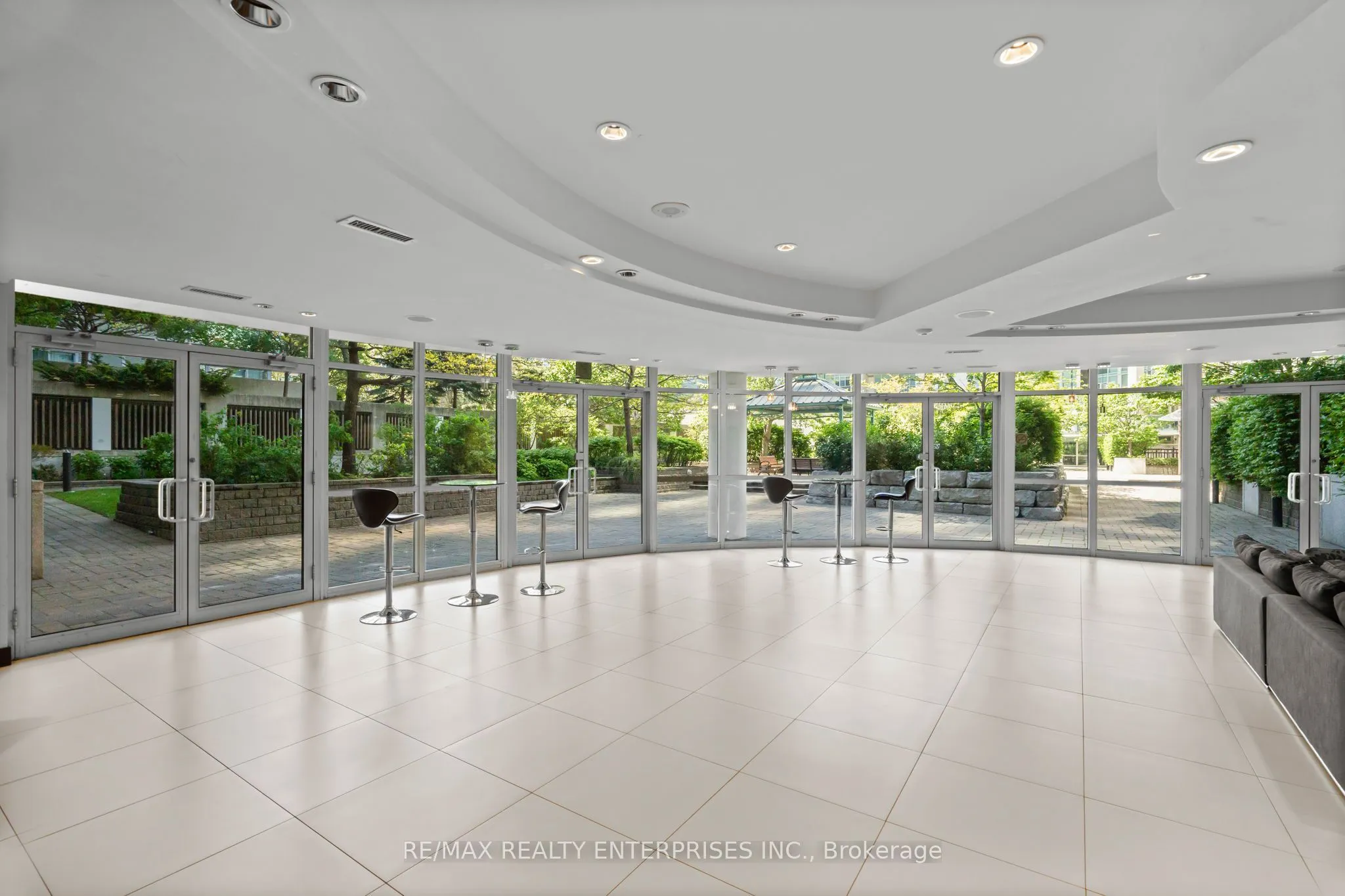 220 Burnhamthorpe Road W, #916