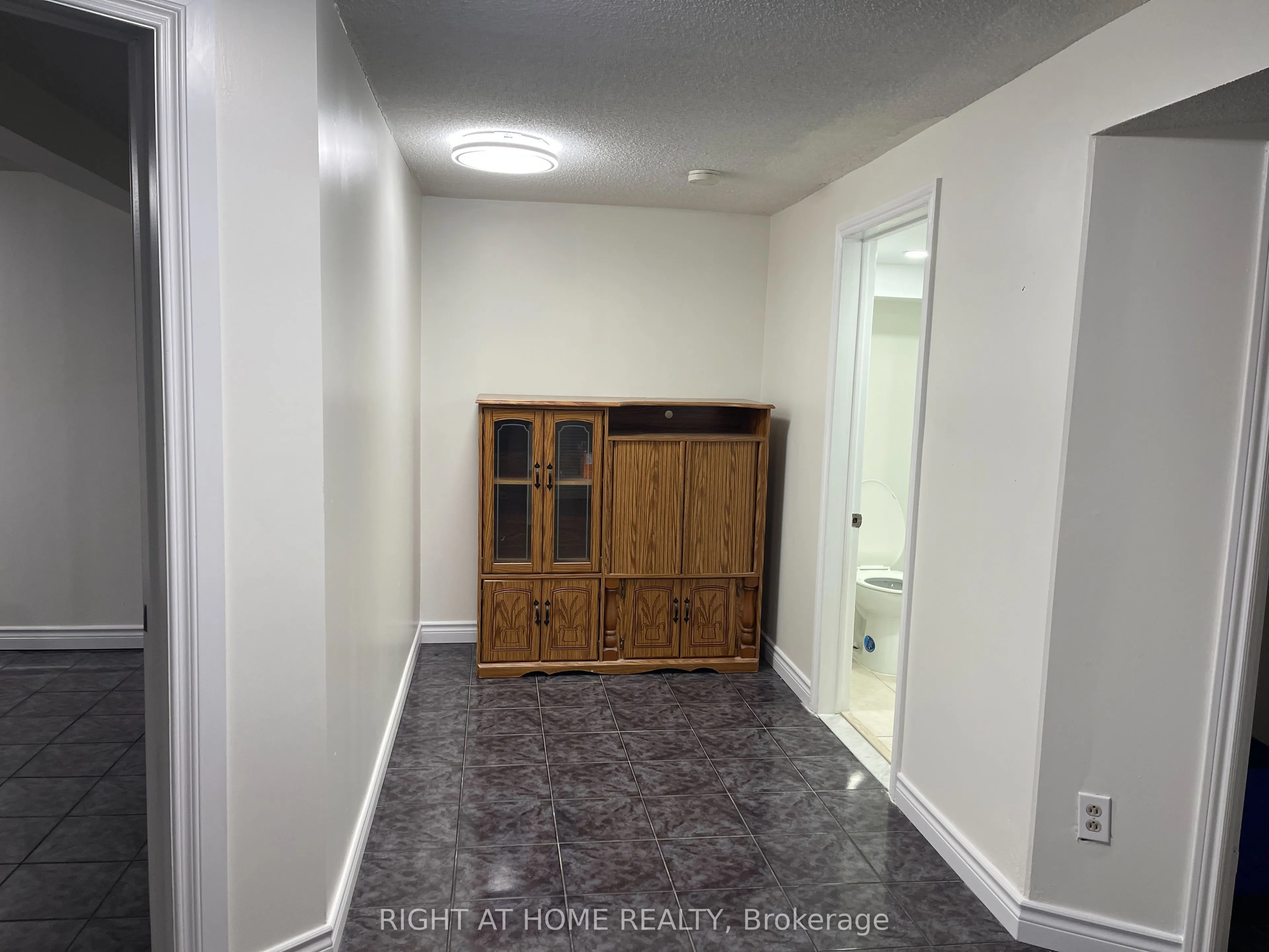 4128 Dursley Crescent, #Lower