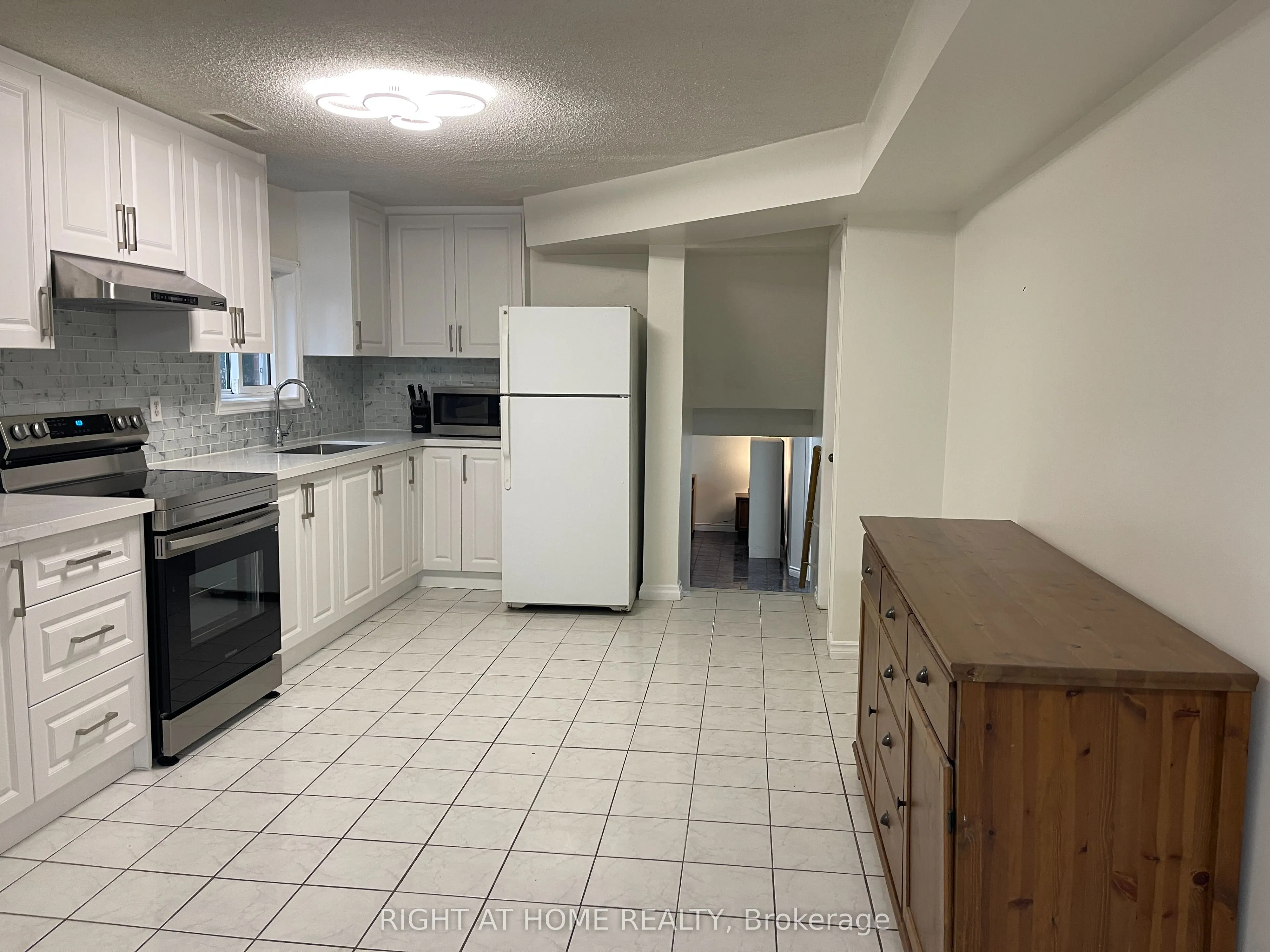 4128 Dursley Crescent, #Lower