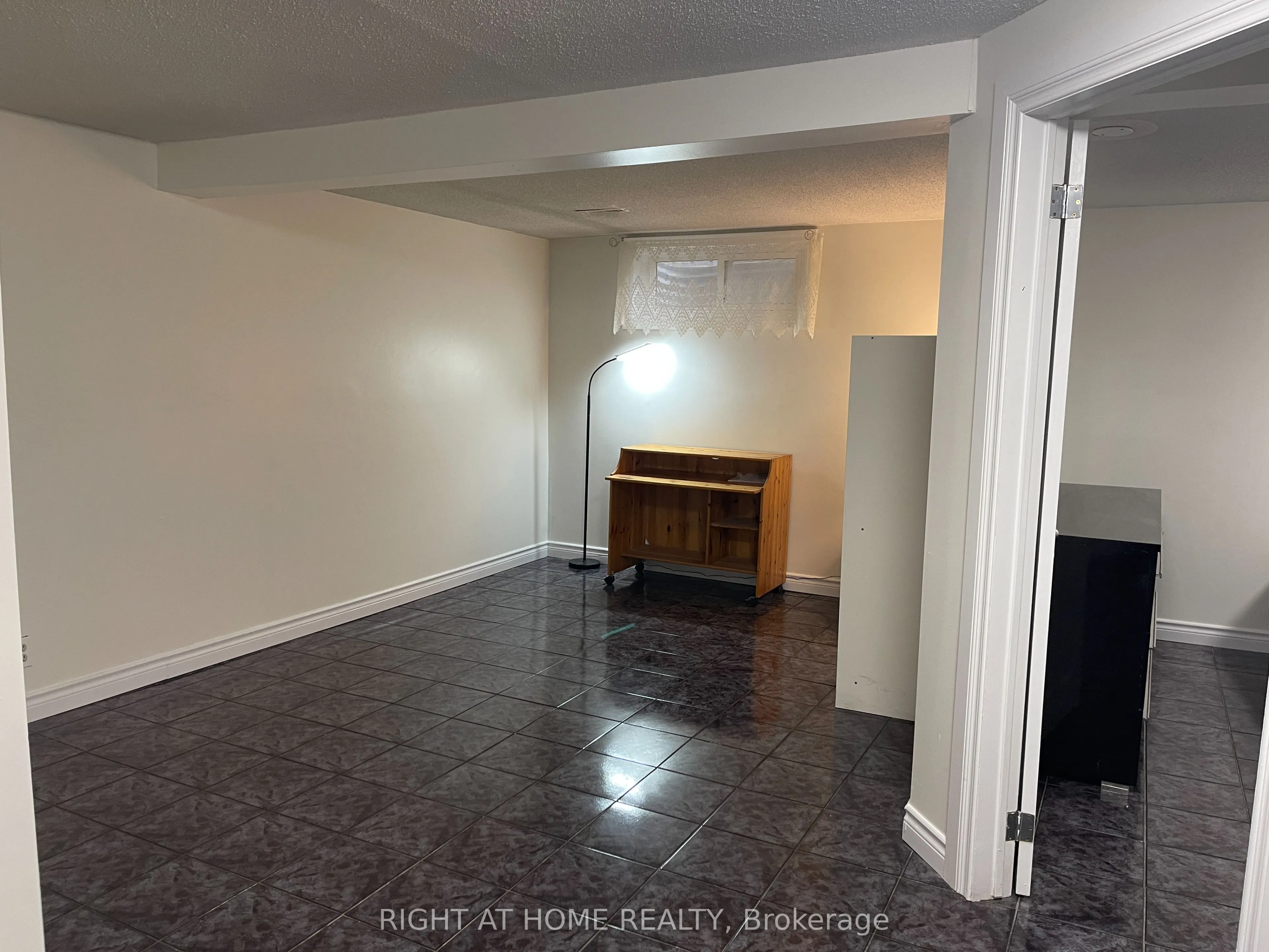 4128 Dursley Crescent, #Lower