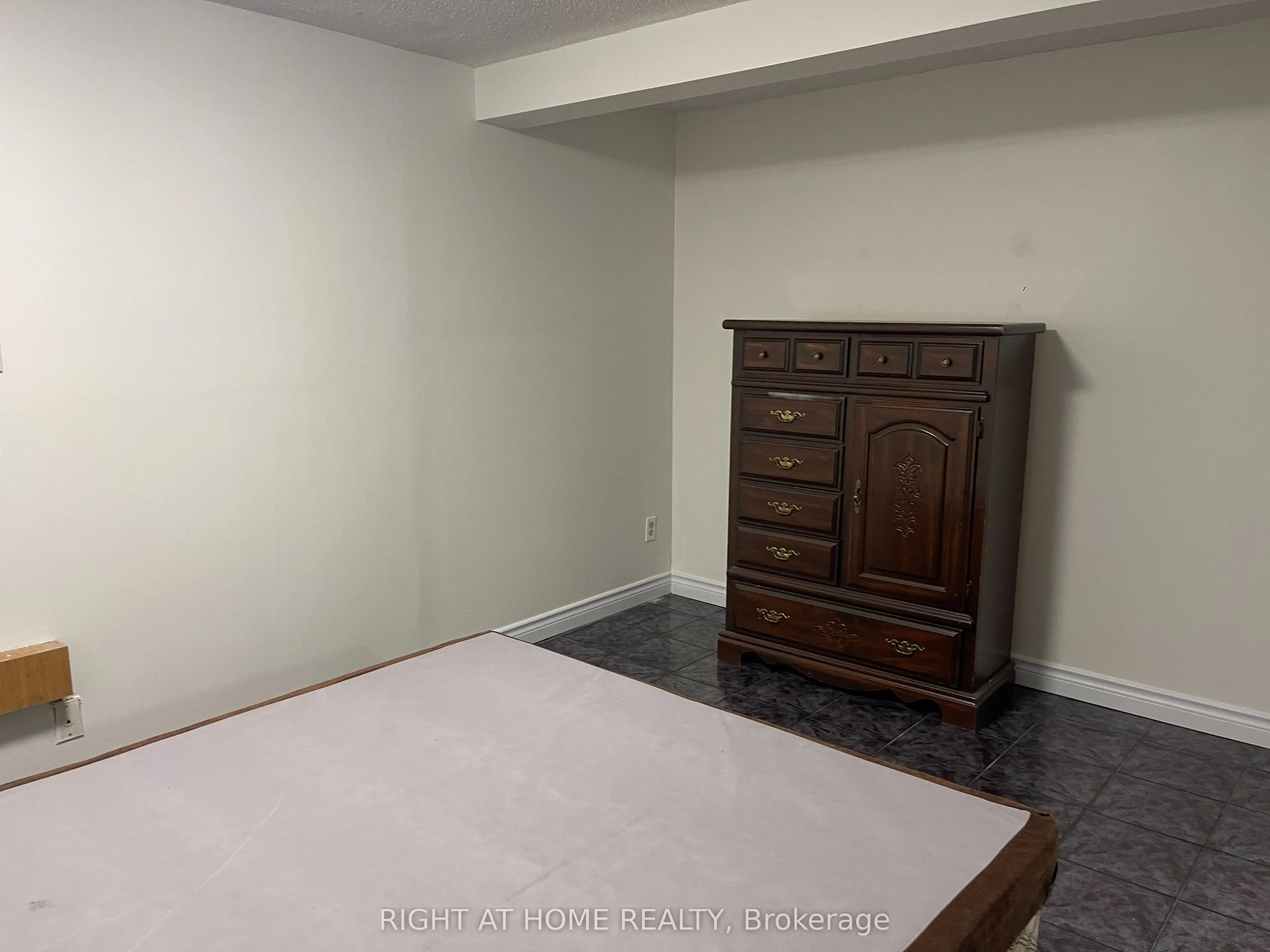 4128 Dursley Crescent, #Lower