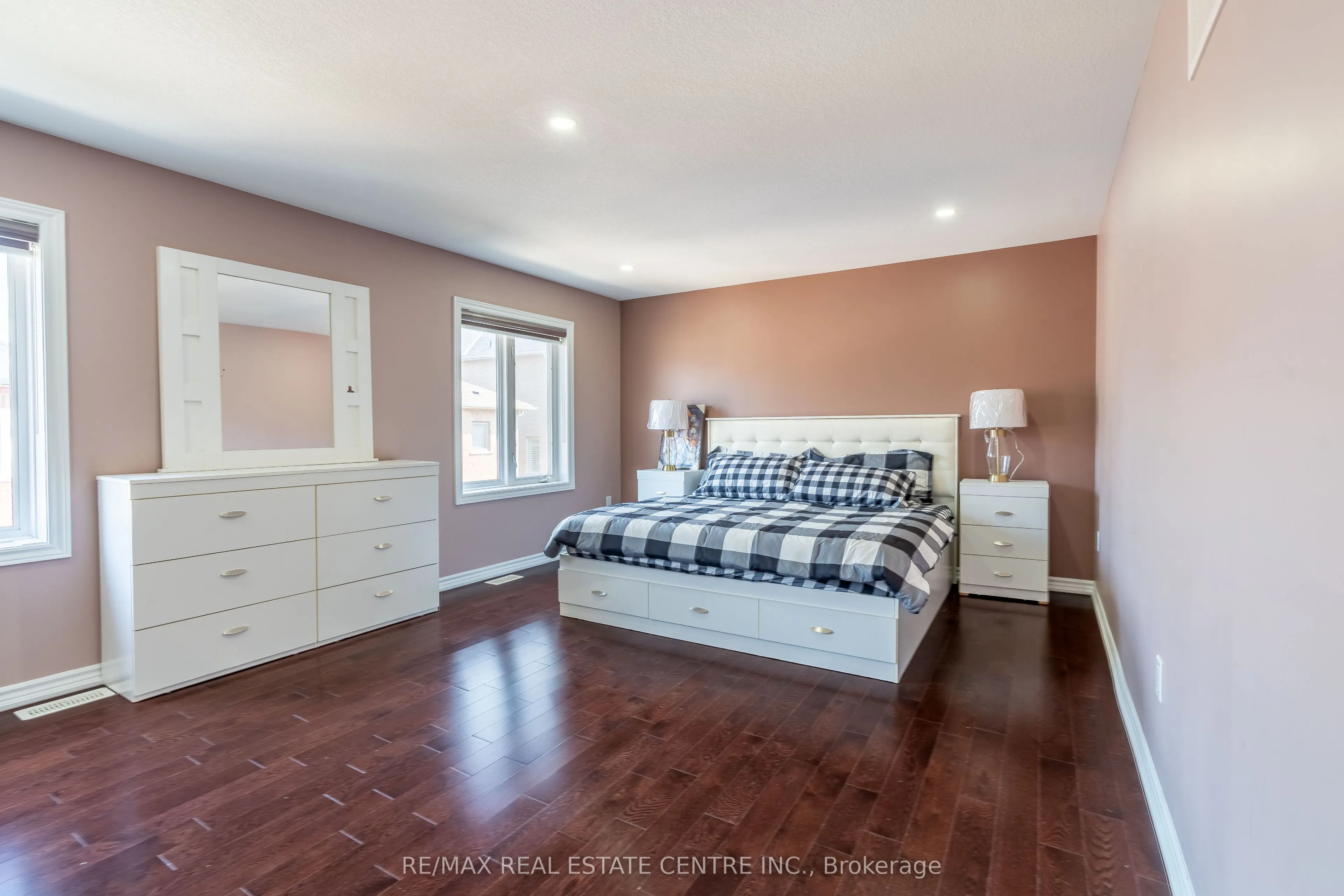 25 Hammerhead Road