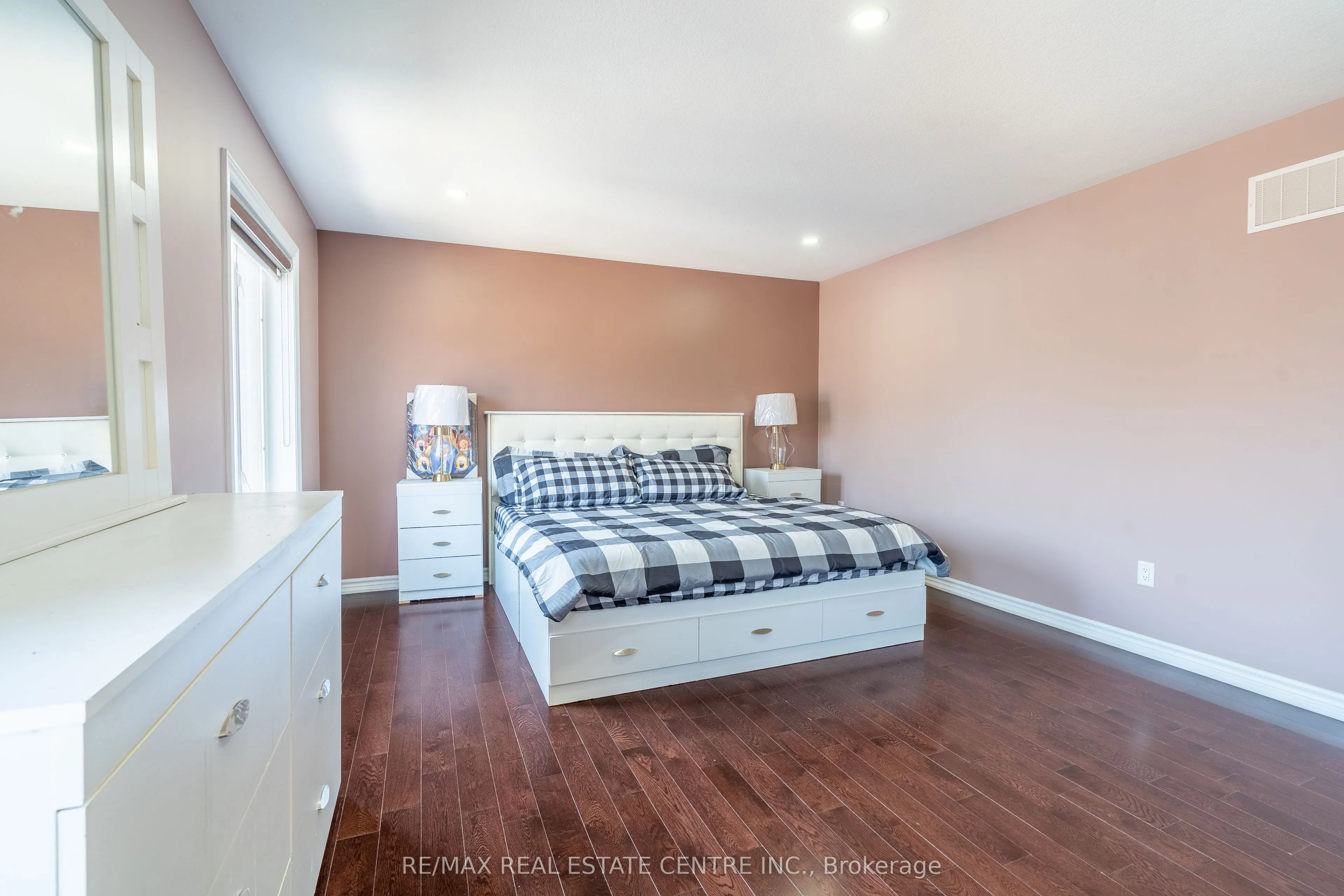 25 Hammerhead Road