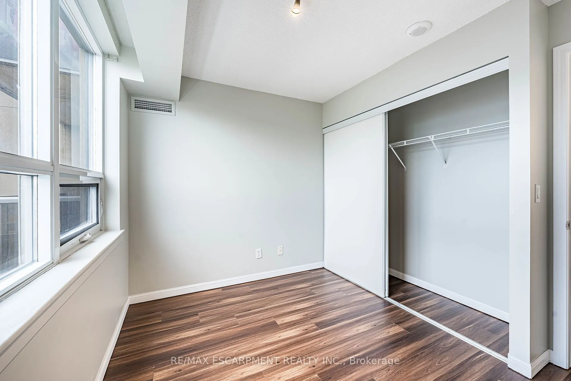 4 Elsinore Path, #402