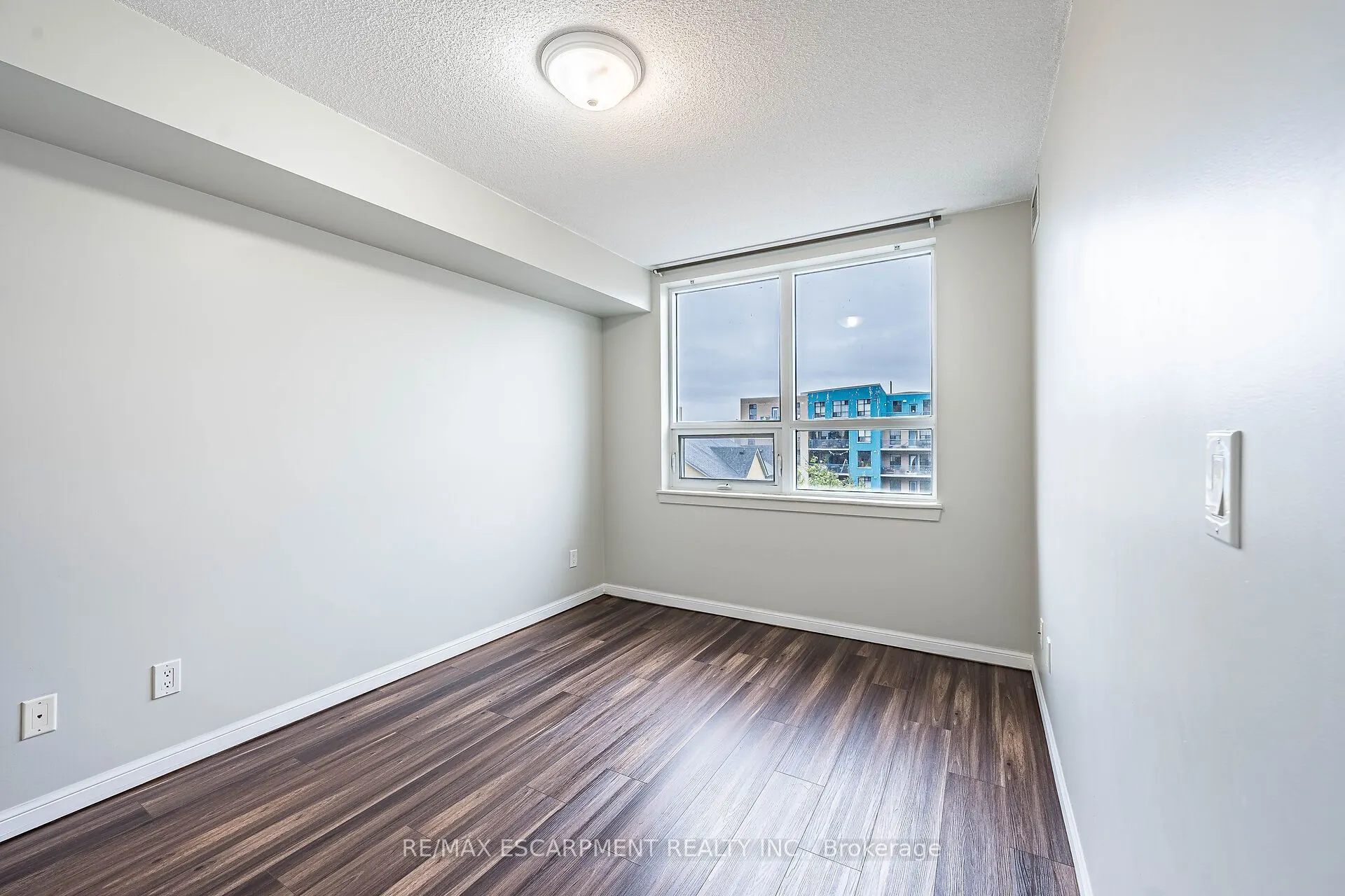 4 Elsinore Path, #402