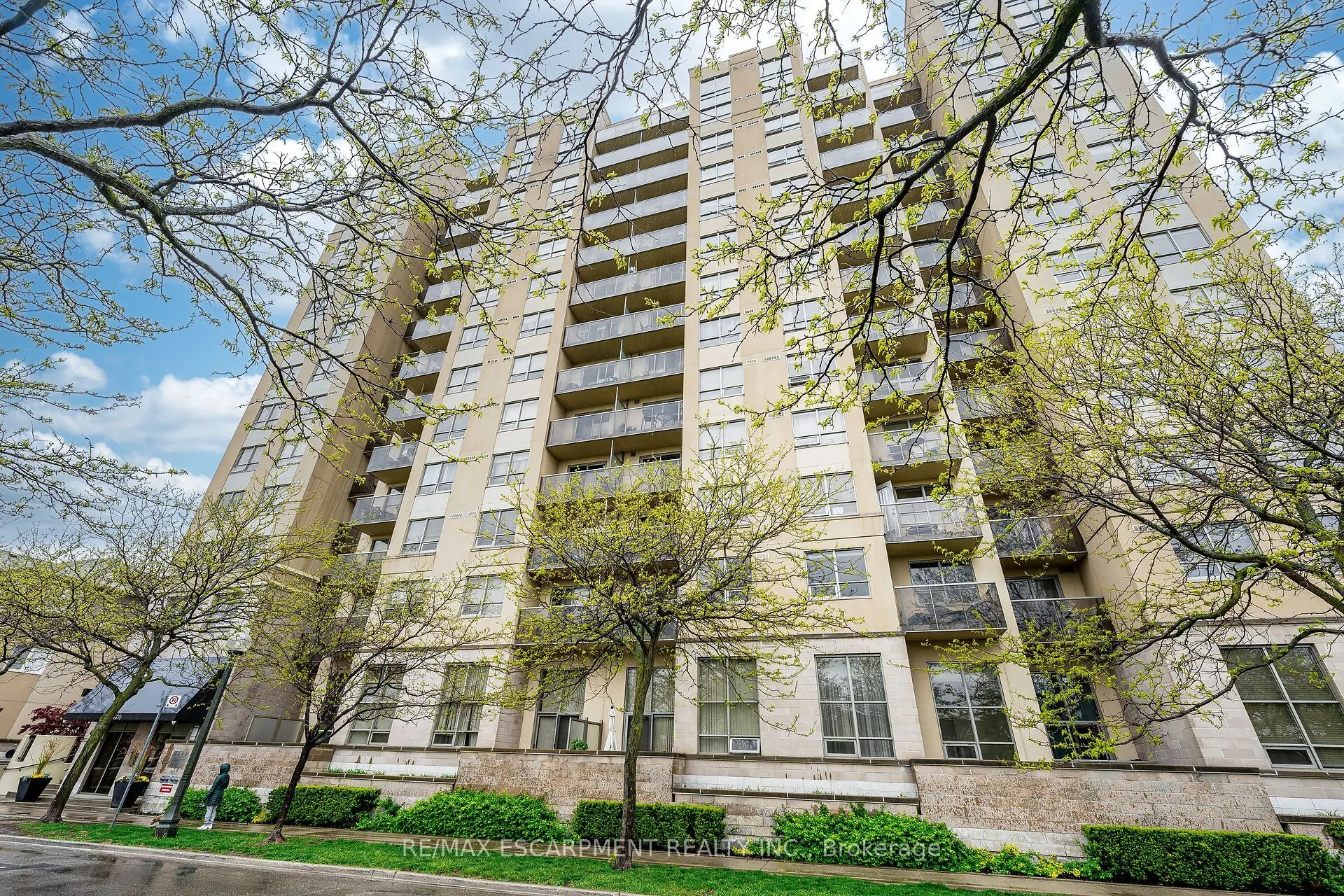 4 Elsinore Path, #402