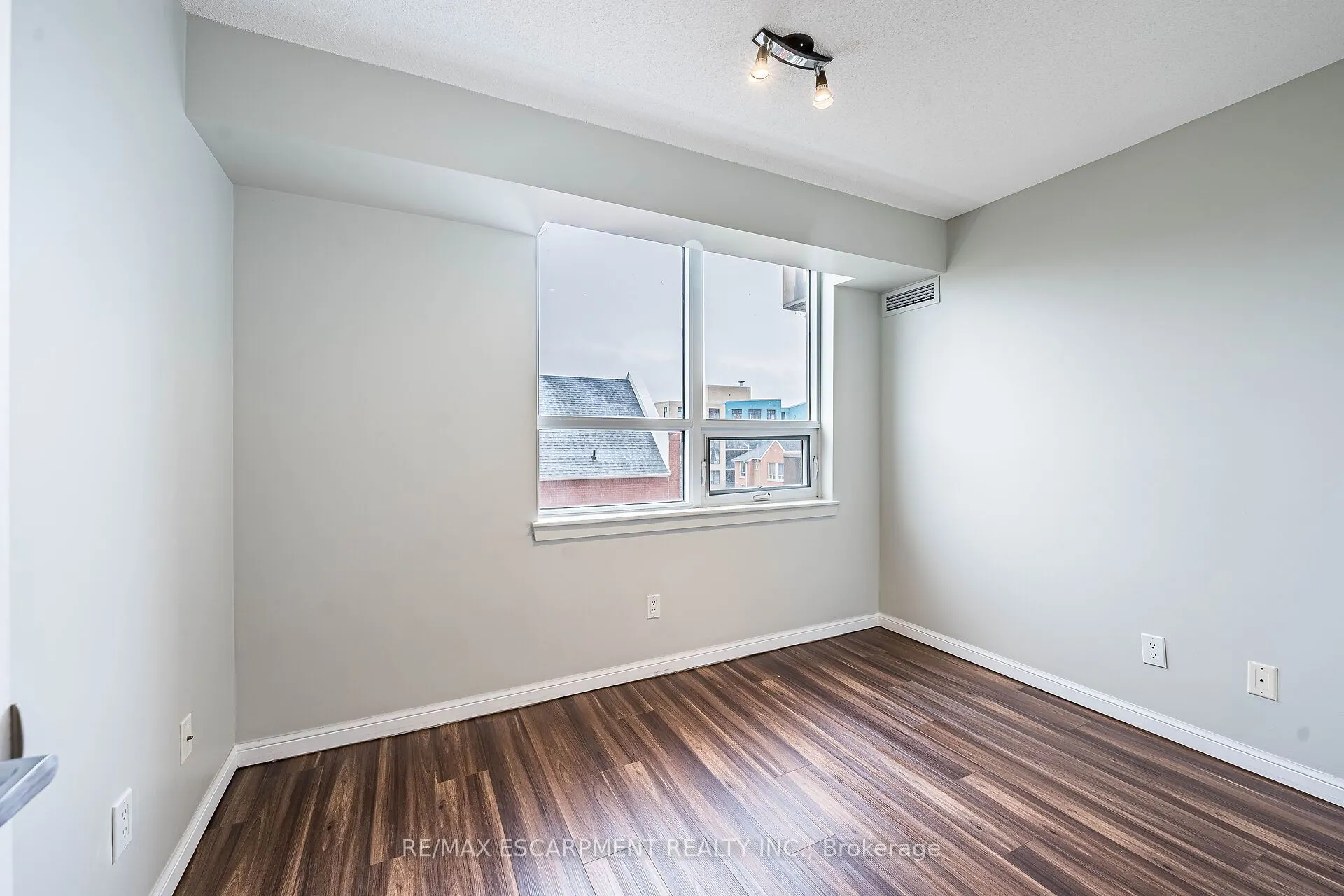 4 Elsinore Path, #402