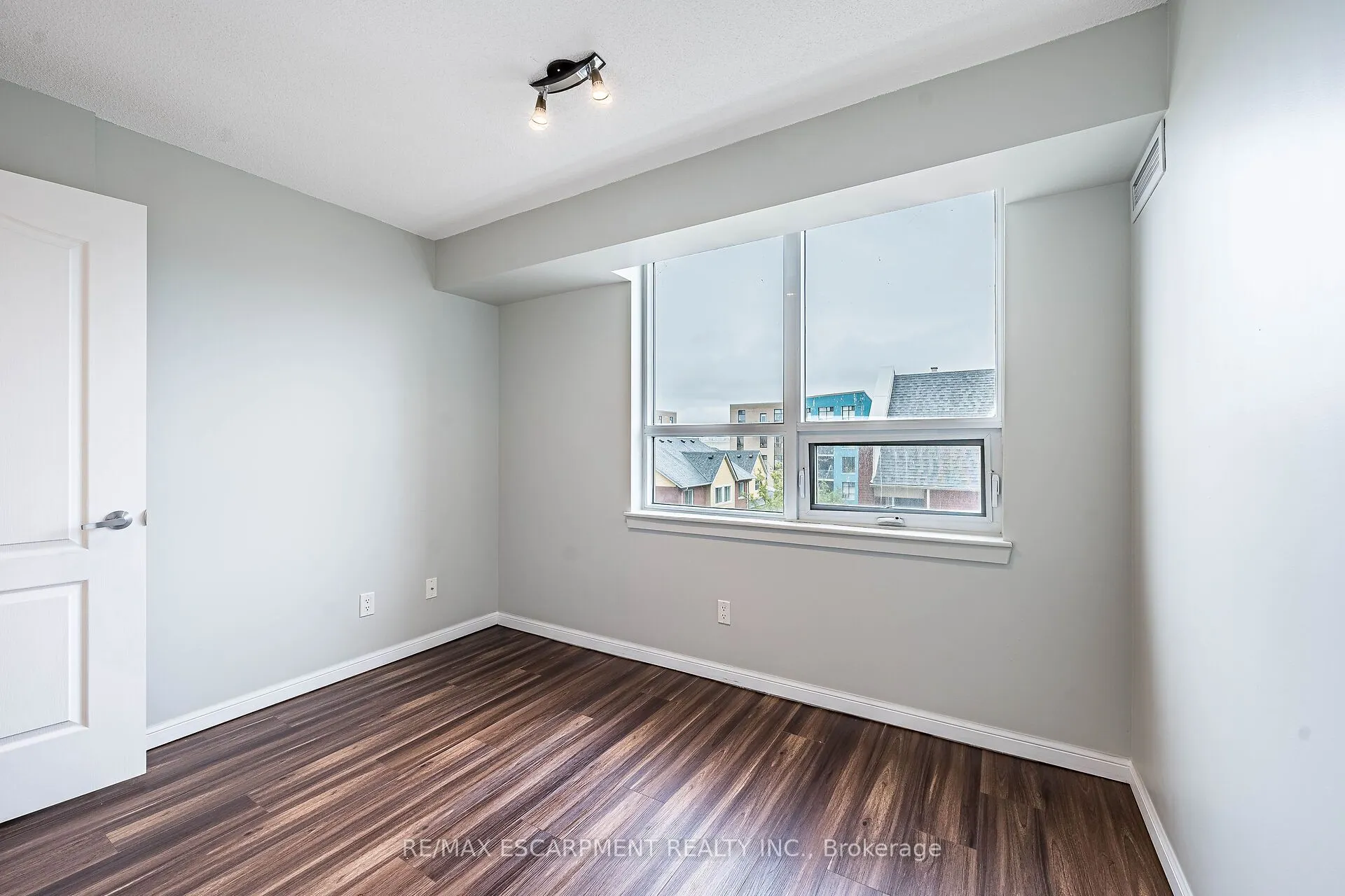 4 Elsinore Path, #402