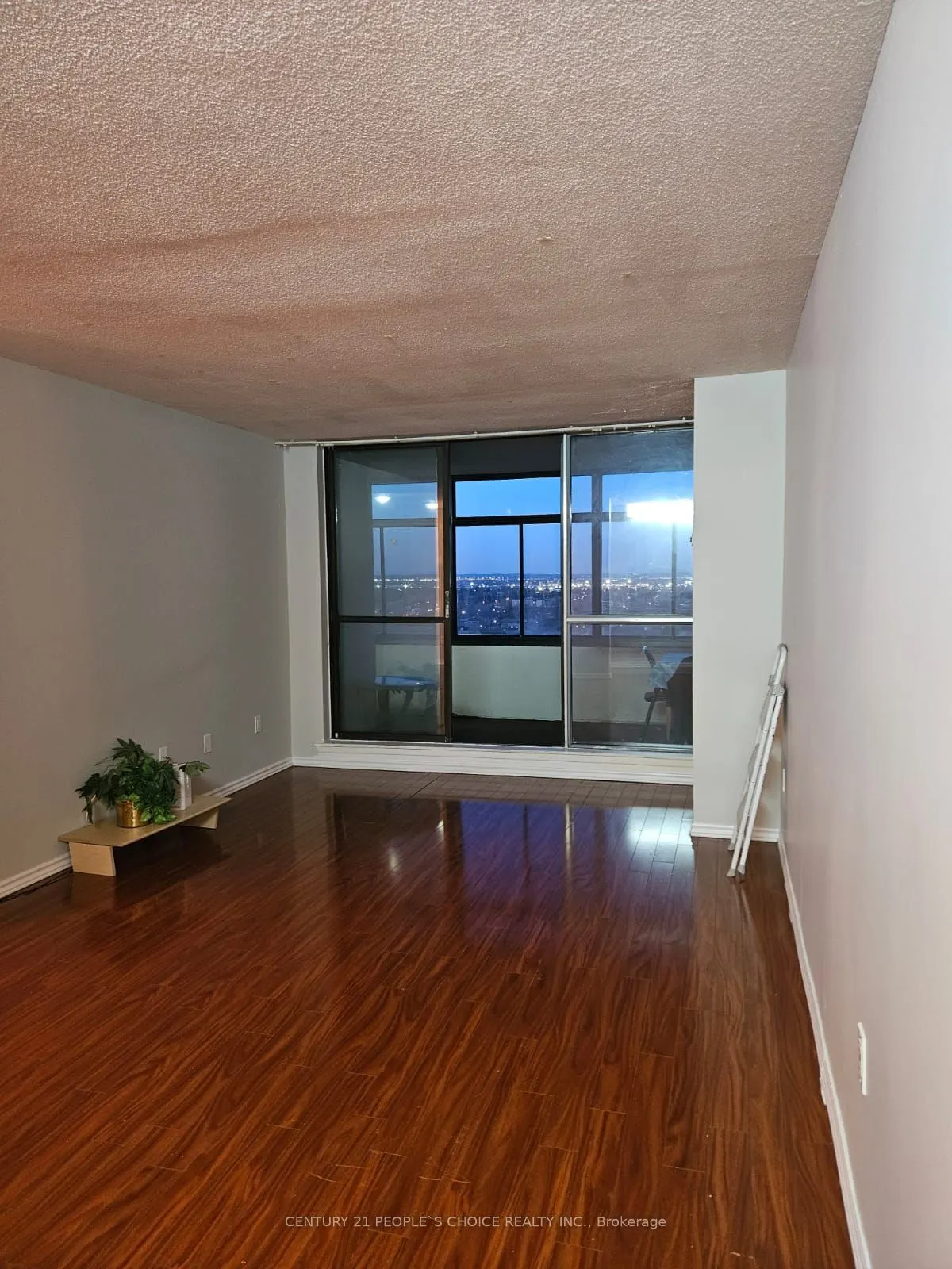15 Kensington Road, #1405