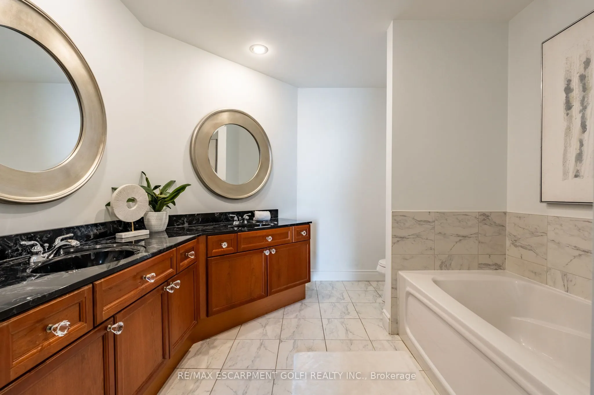1477 Lakeshore Road, #304