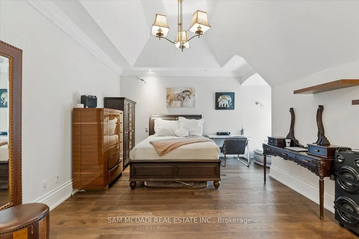 883 Parkland Avenue