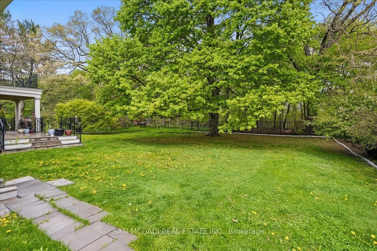 883 Parkland Avenue