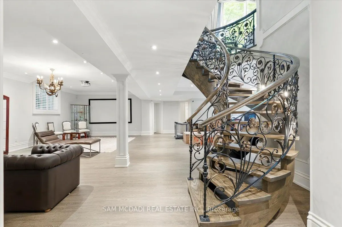 883 Parkland Avenue