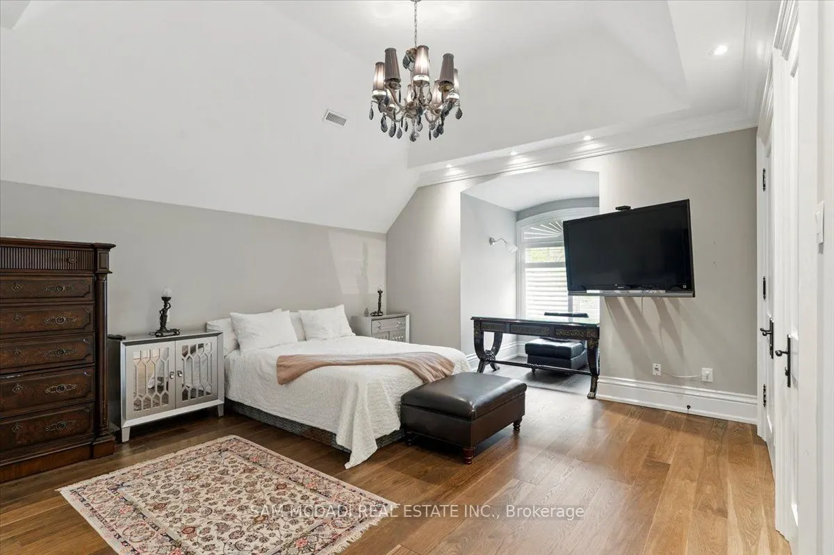 883 Parkland Avenue