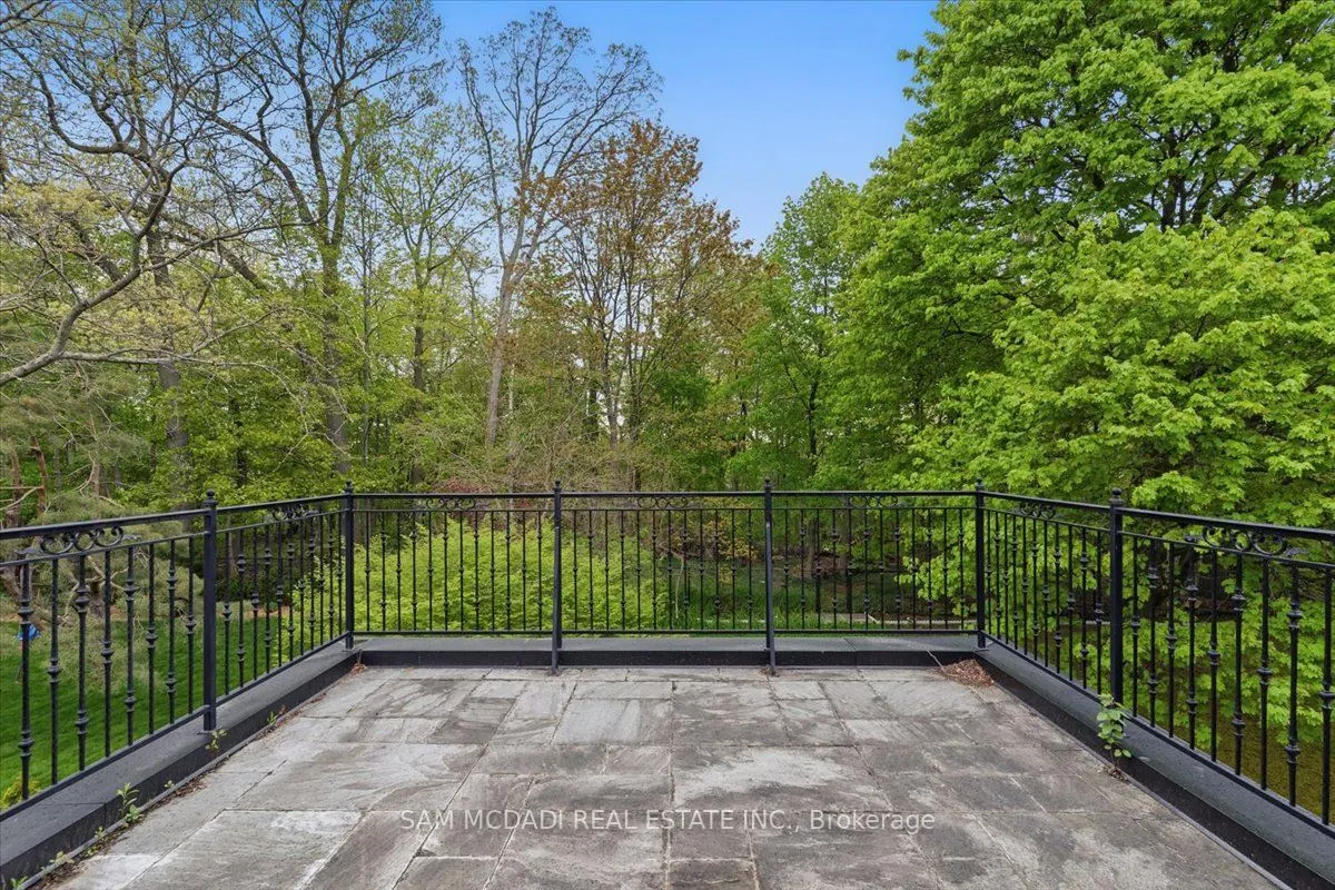 883 Parkland Avenue