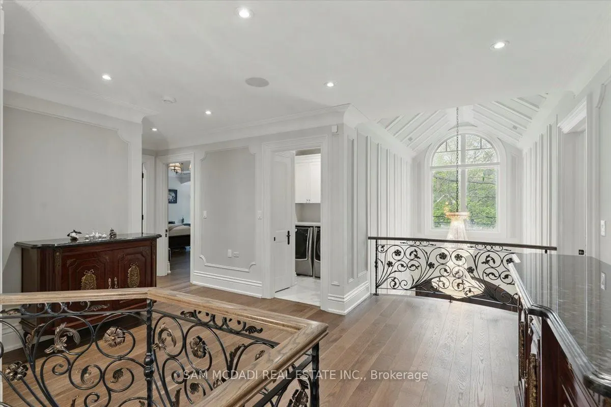 883 Parkland Avenue