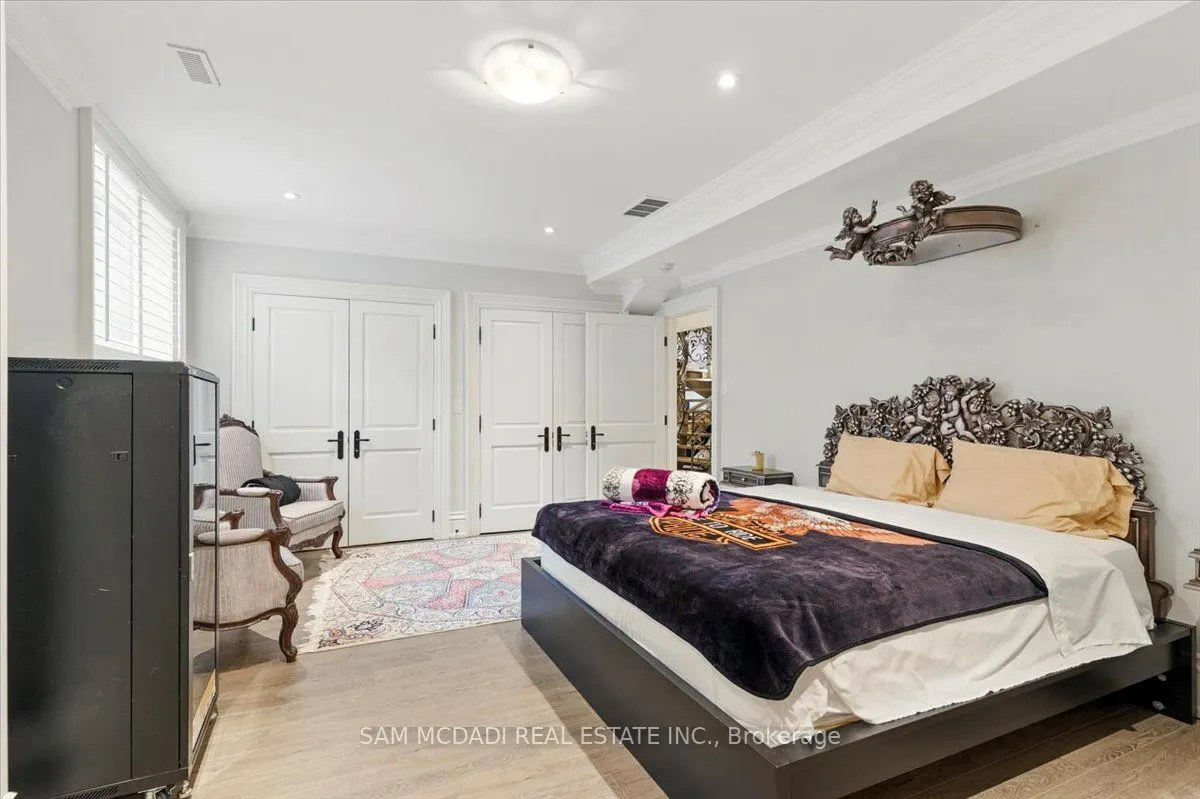 883 Parkland Avenue