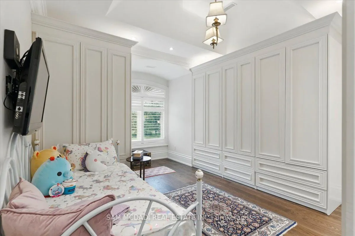 883 Parkland Avenue