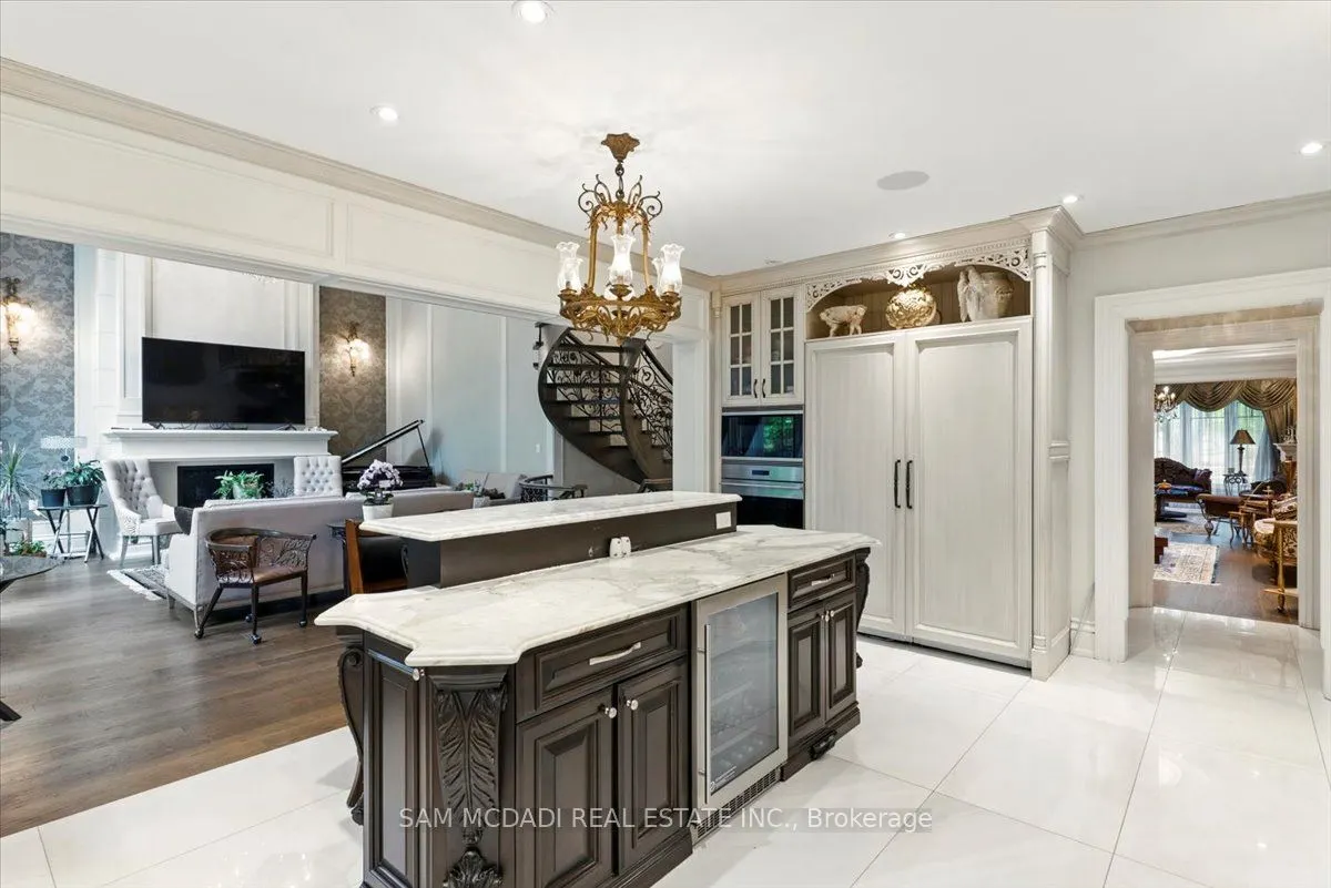 883 Parkland Avenue
