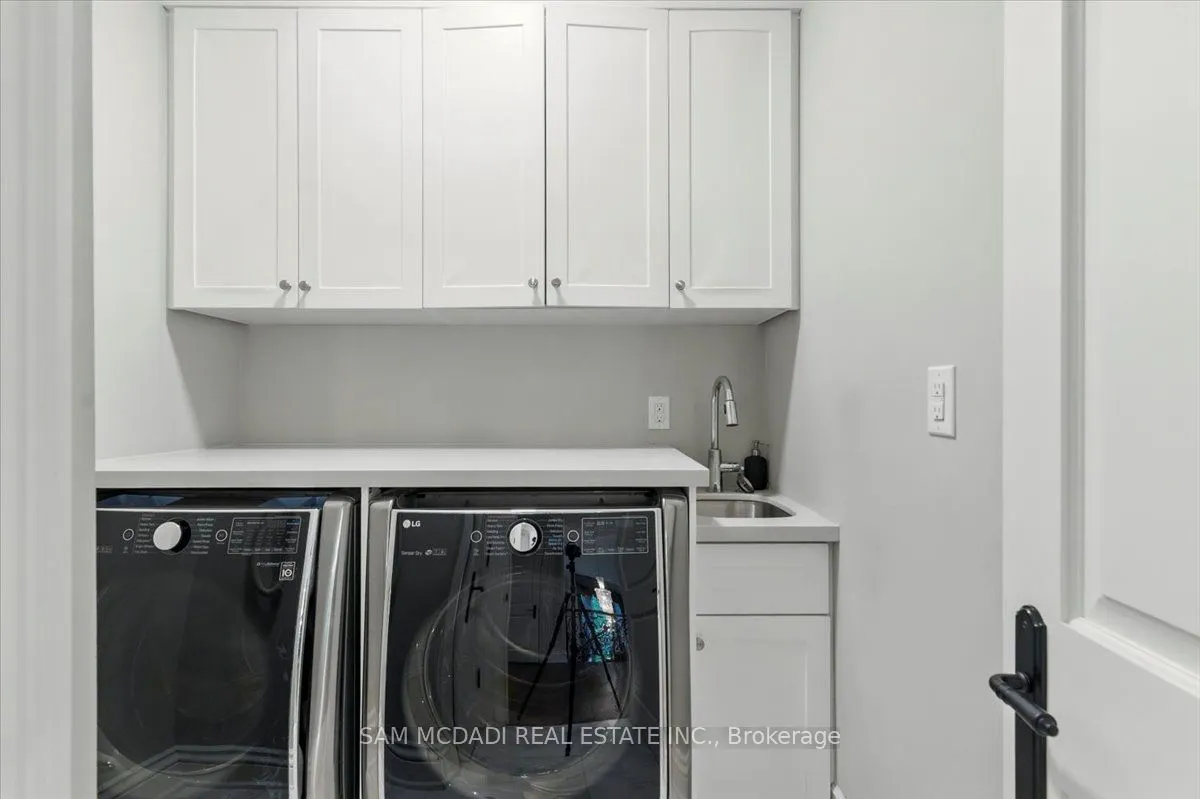 883 Parkland Avenue