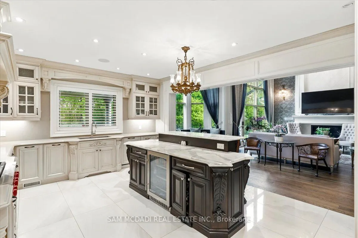 883 Parkland Avenue