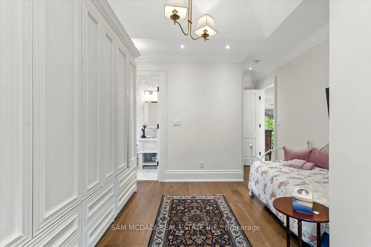 883 Parkland Avenue