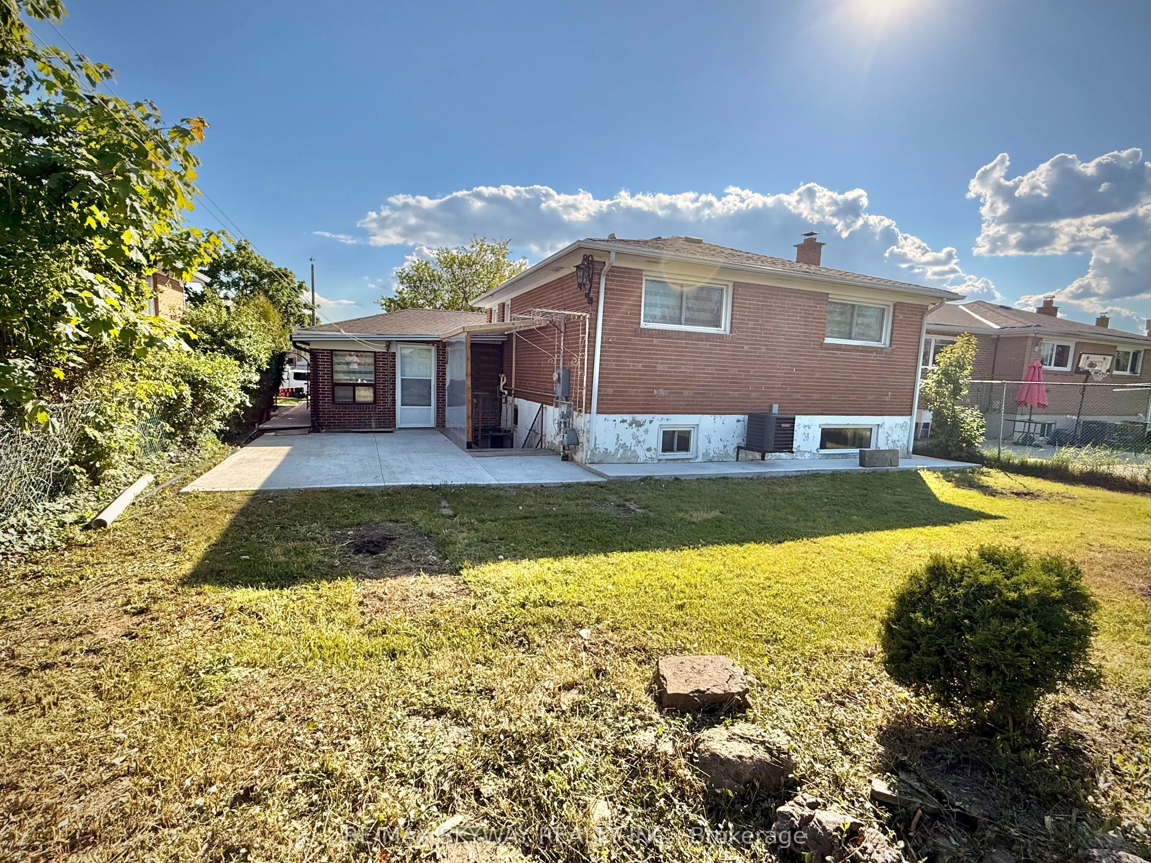 7461 Netherwood Road