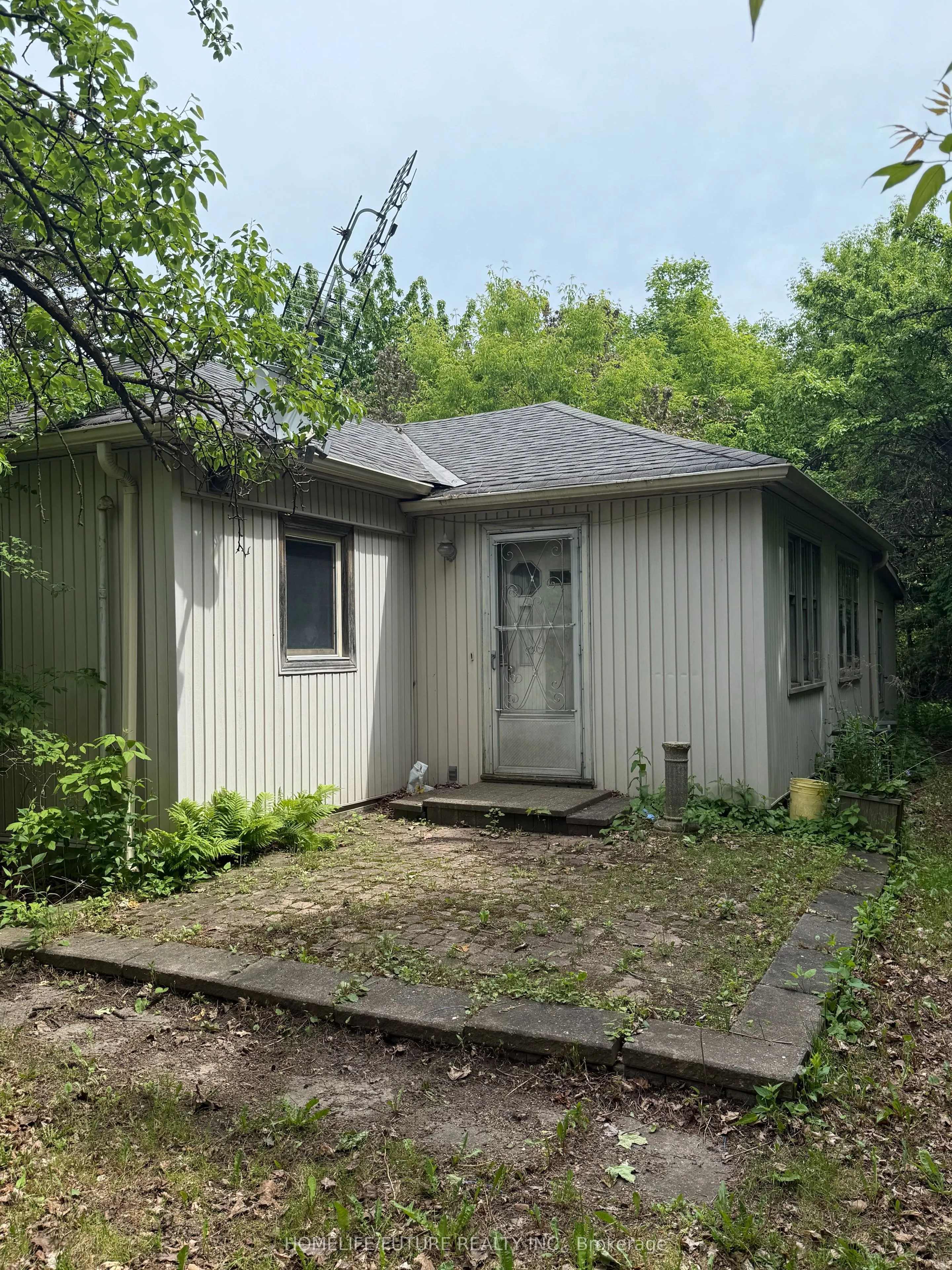31 Maple Bush Avenue