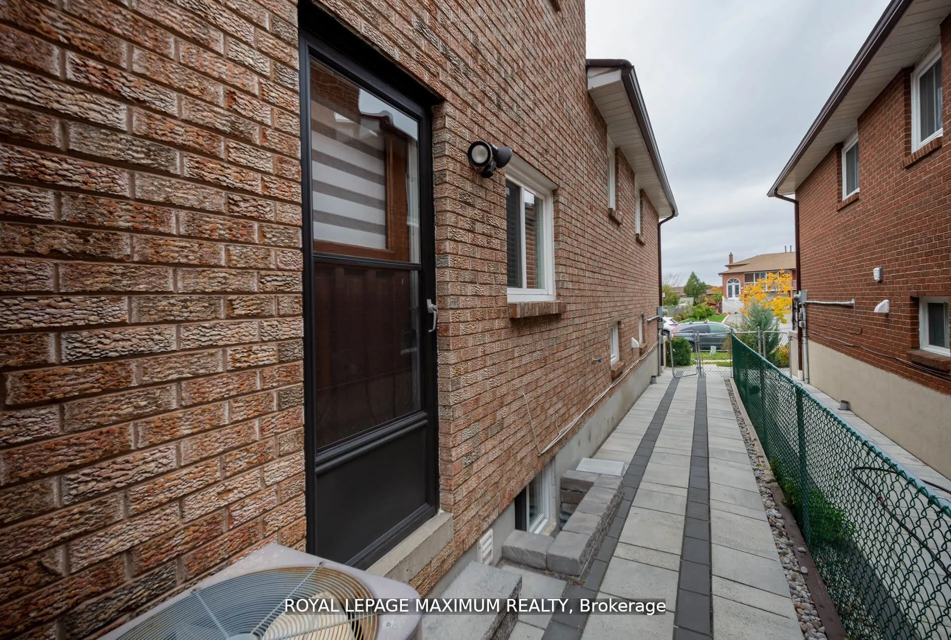 44 Flagstick Court