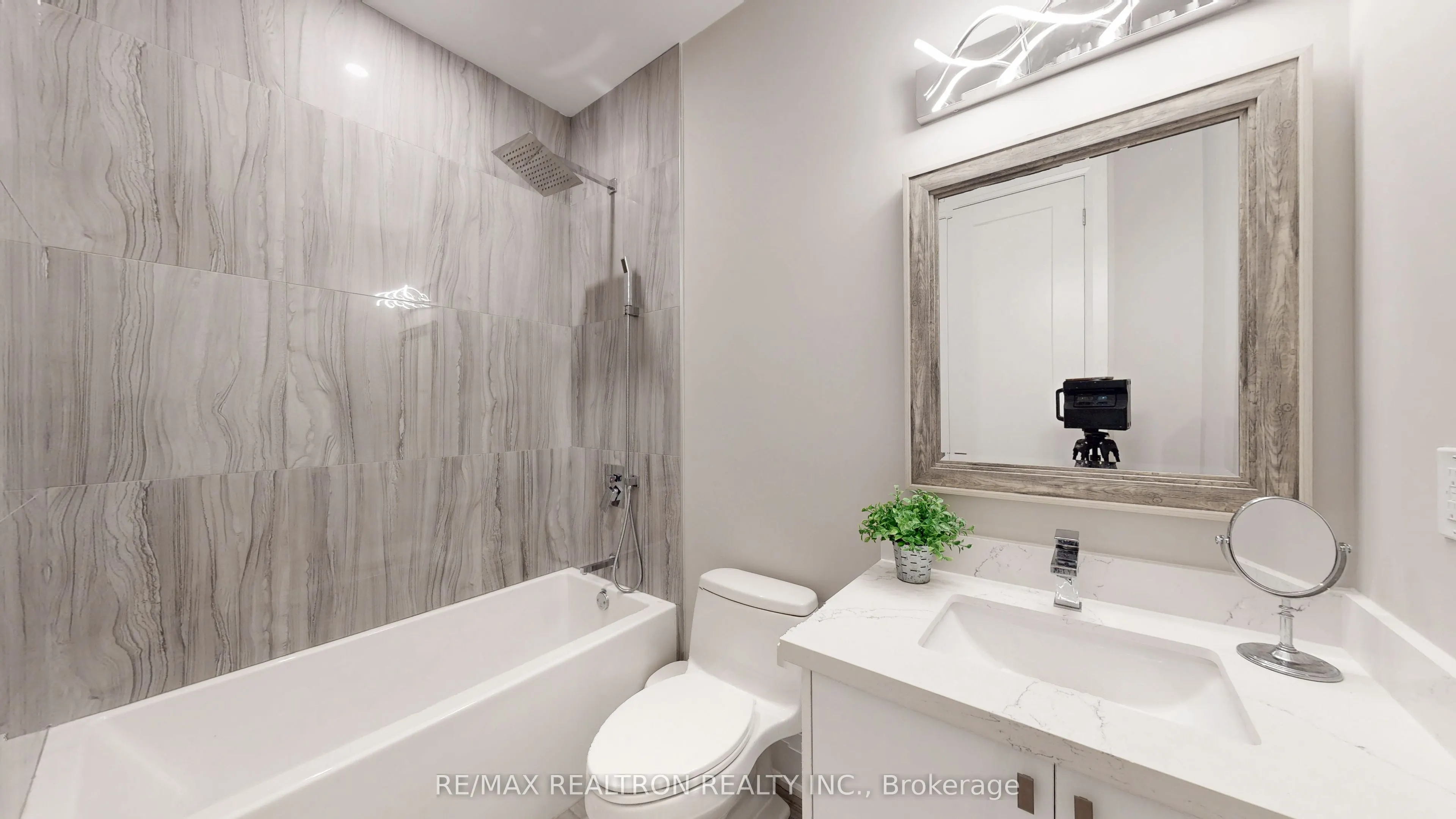Unit25A Tecumseth Avenue