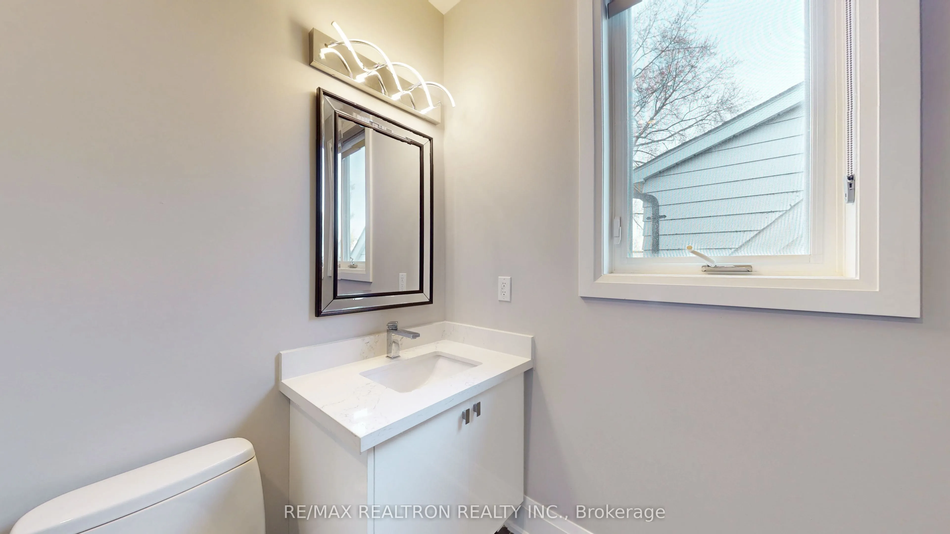 Unit25A Tecumseth Avenue