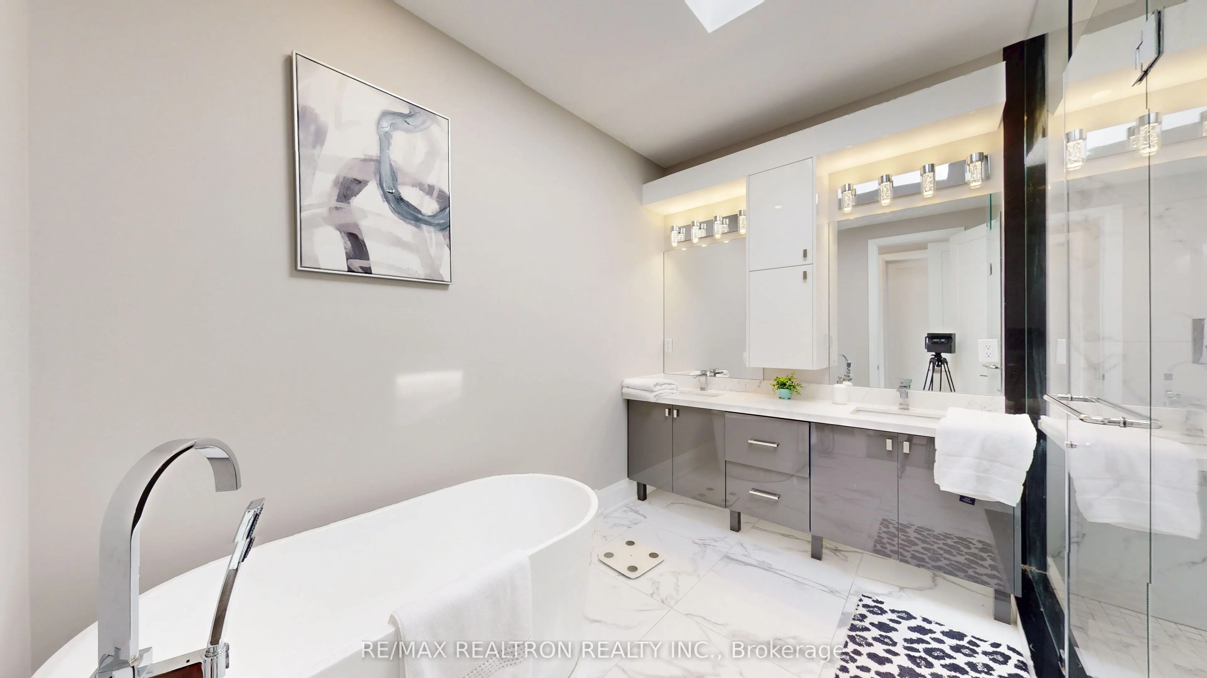 Unit25A Tecumseth Avenue