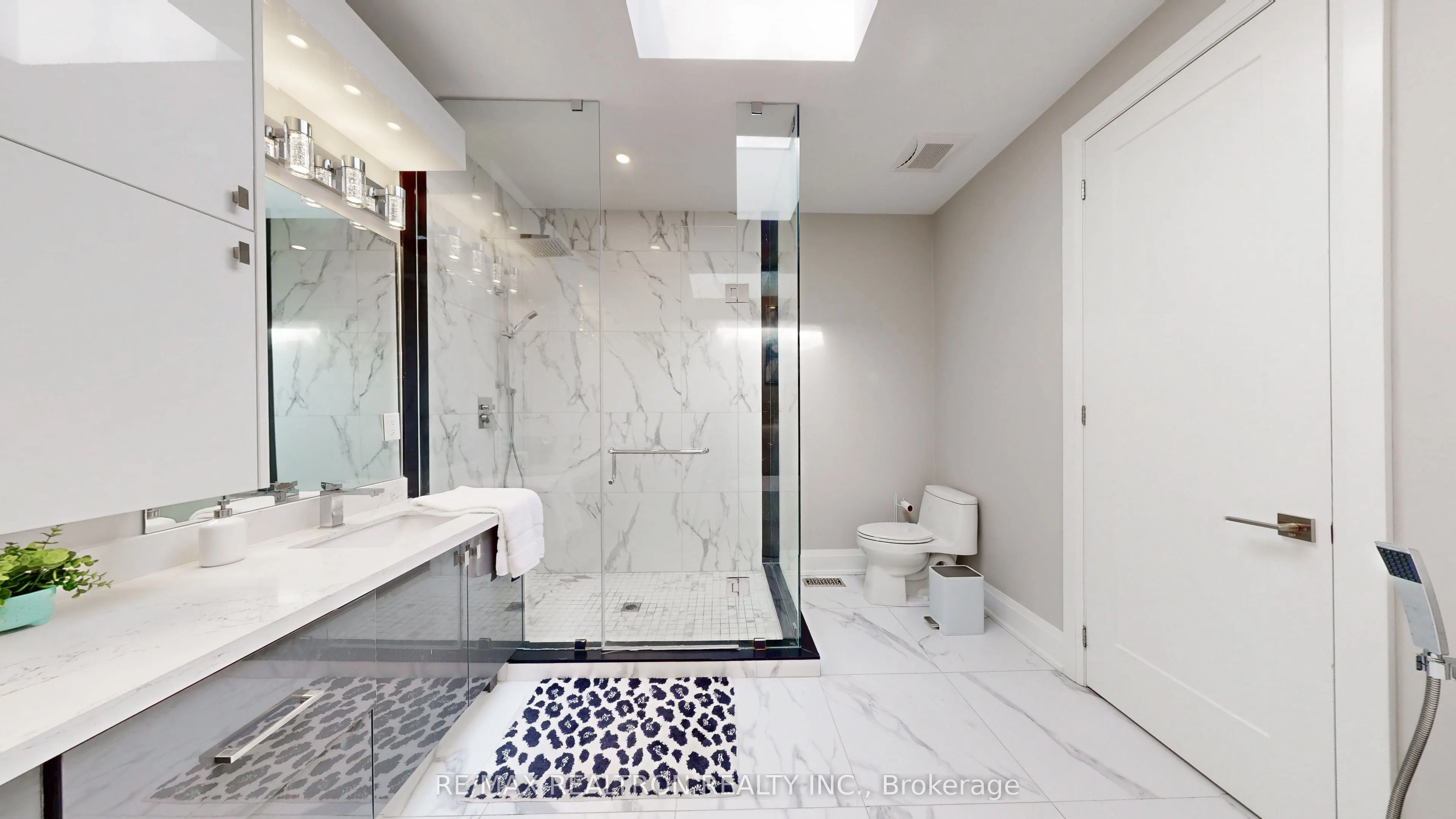 Unit25A Tecumseth Avenue