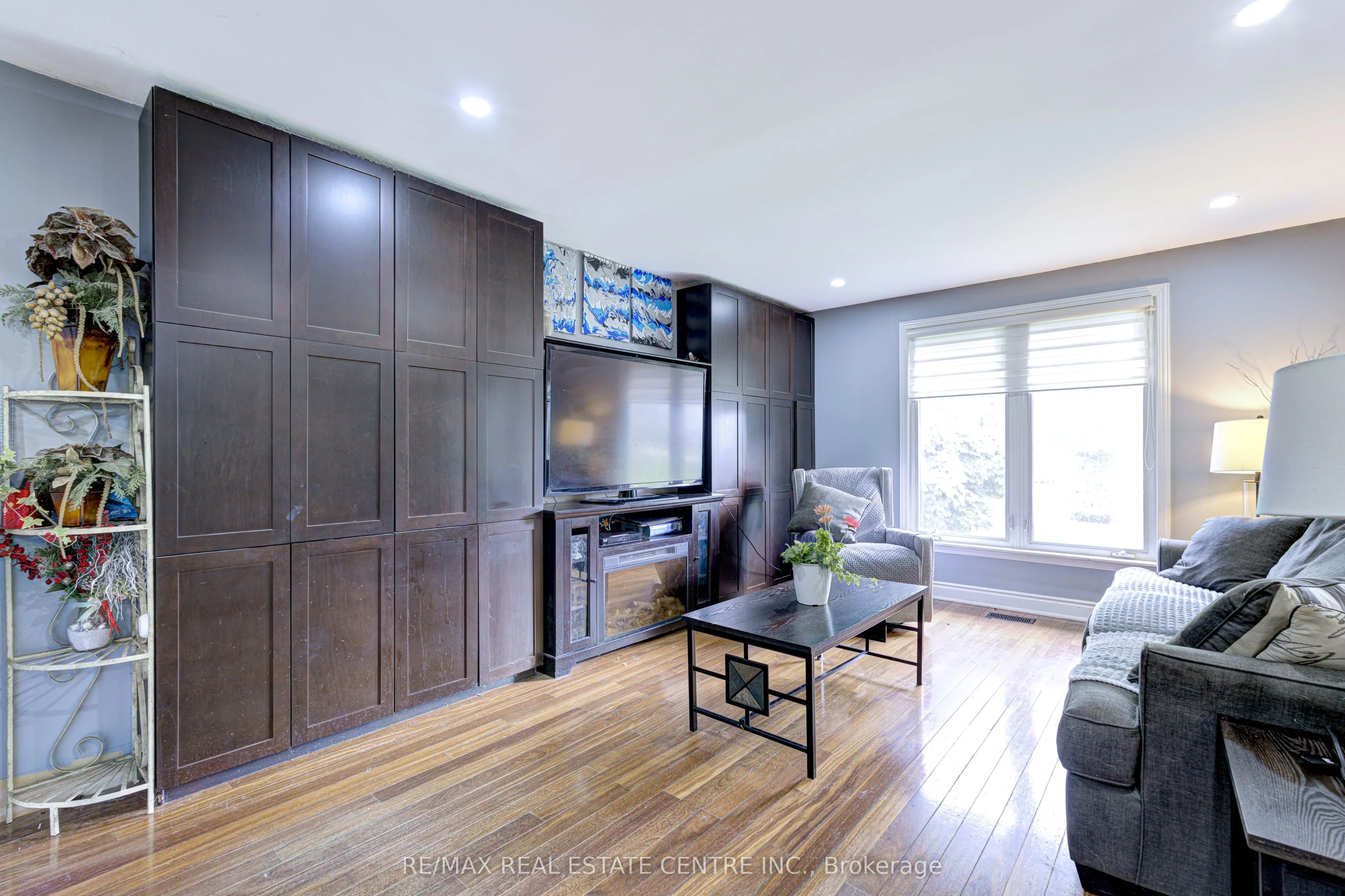 8136 Hornby Road
