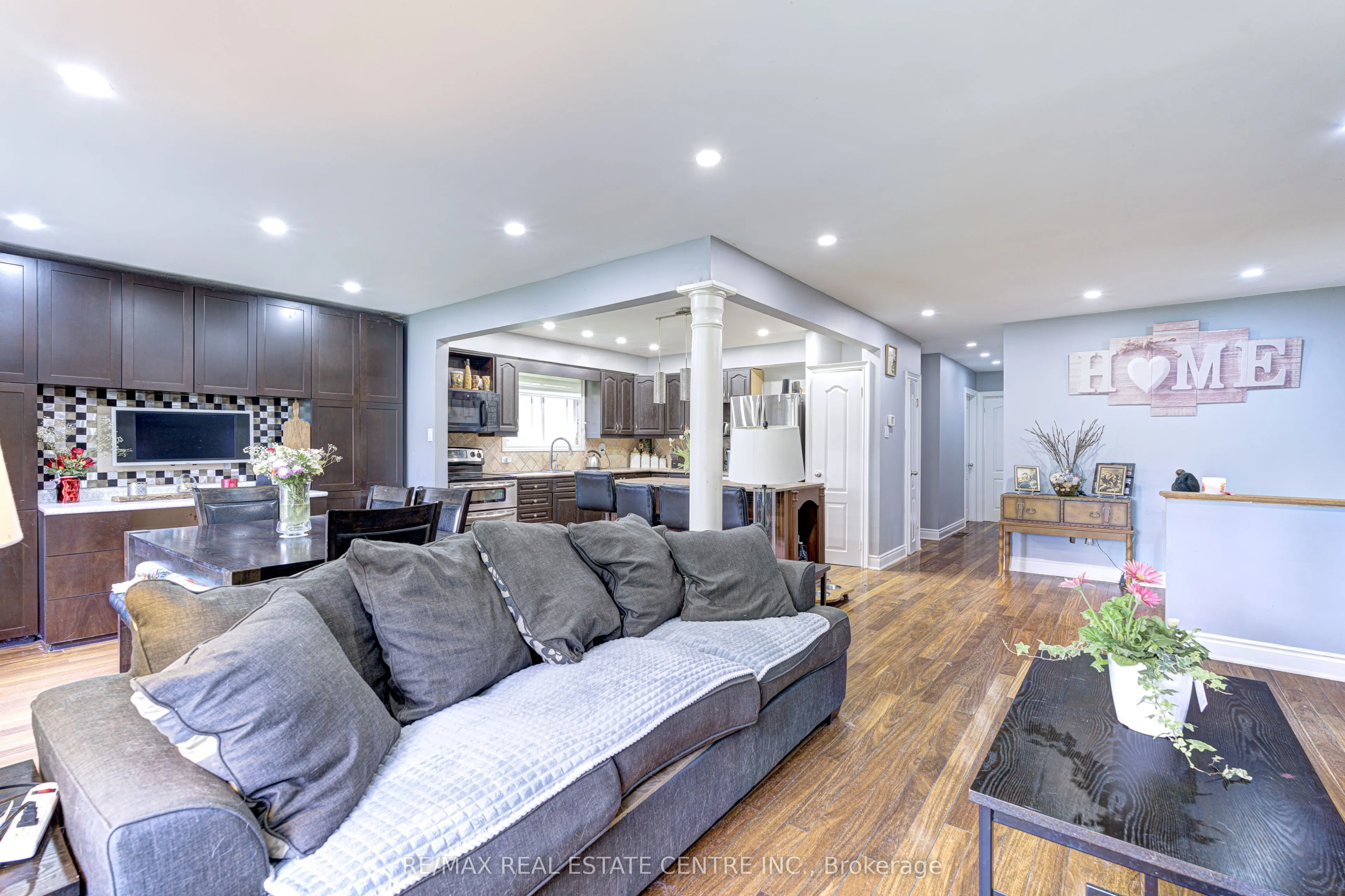 8136 Hornby Road