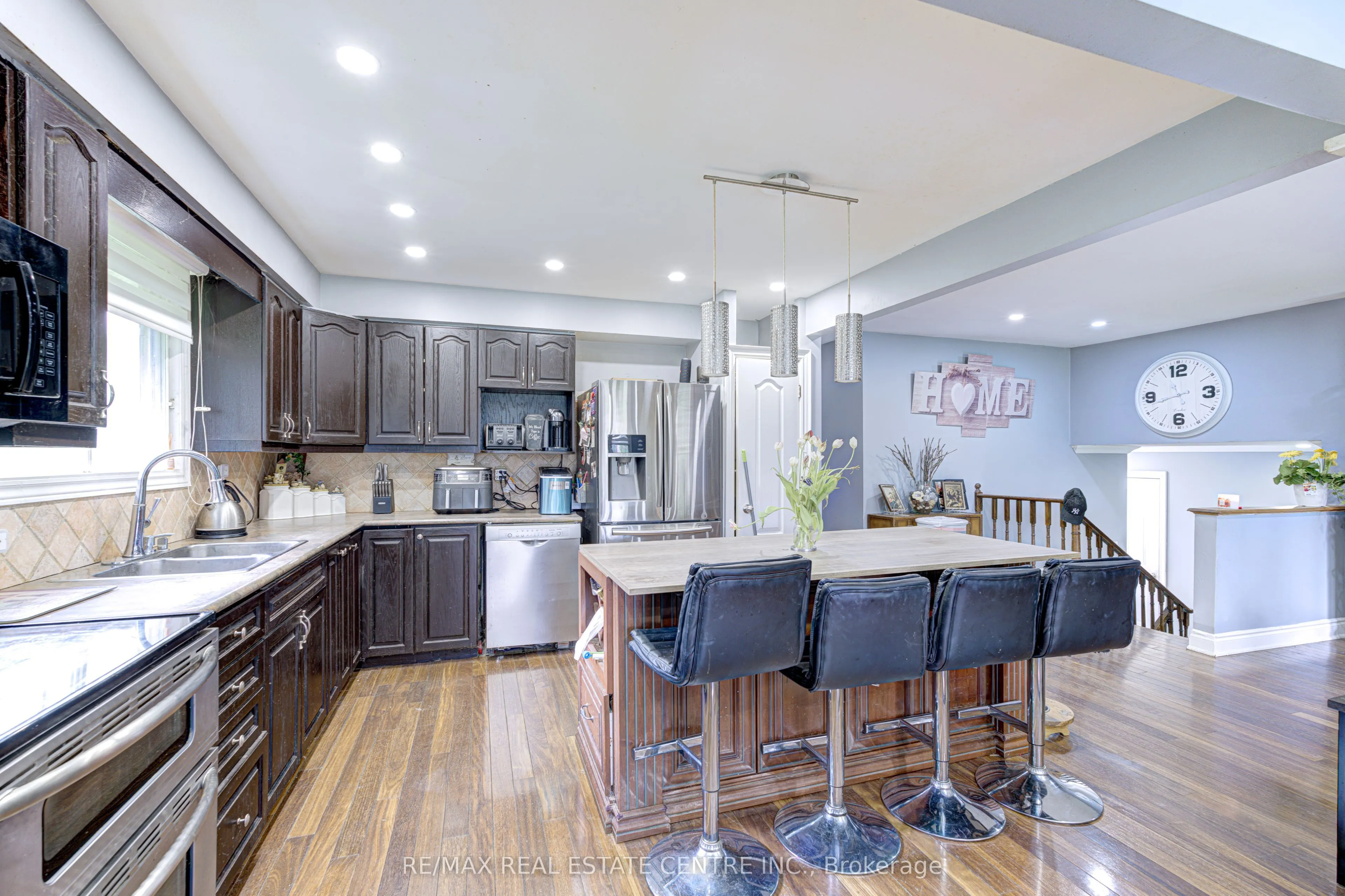 8136 Hornby Road
